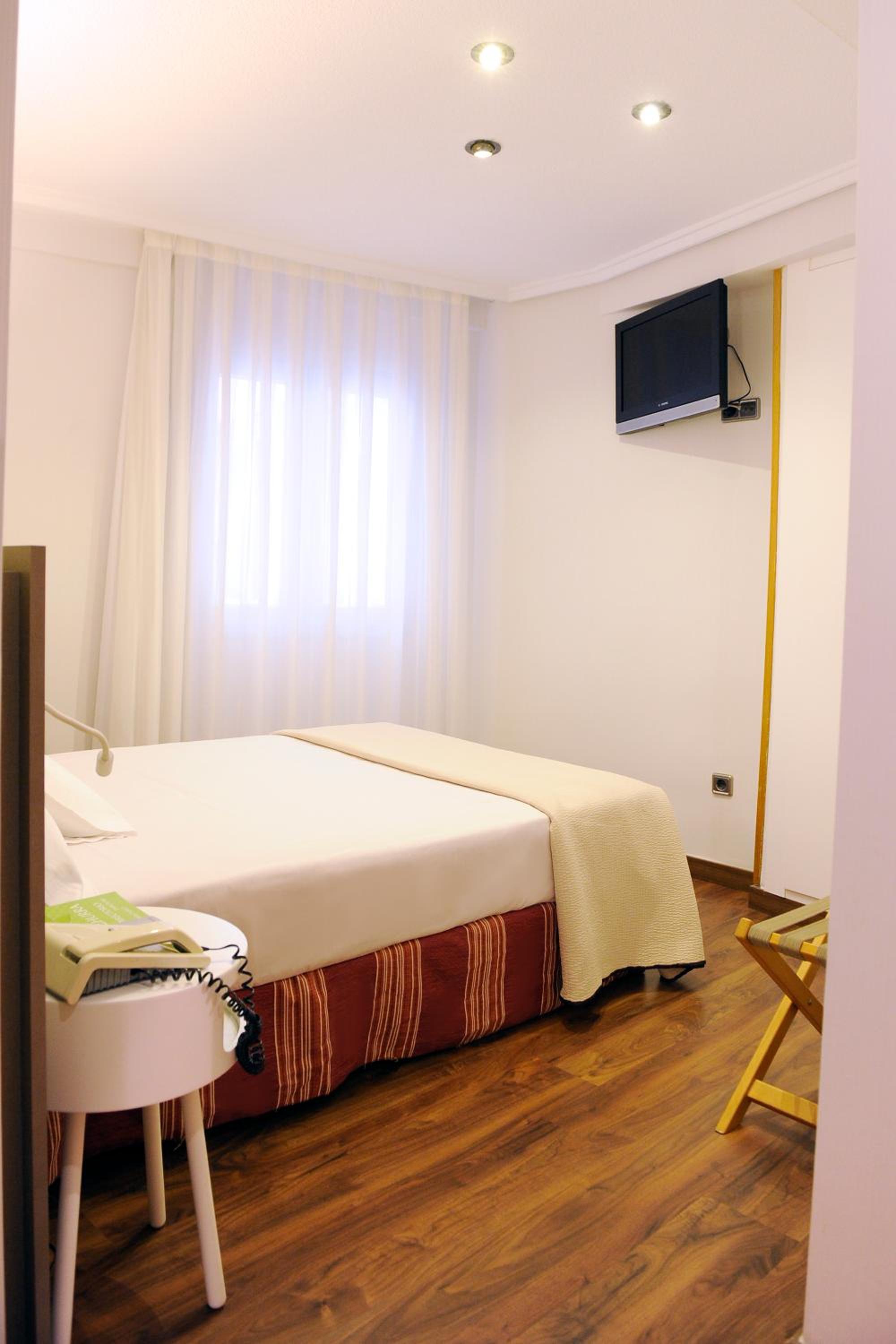 Classic Triple Room - Photo 4