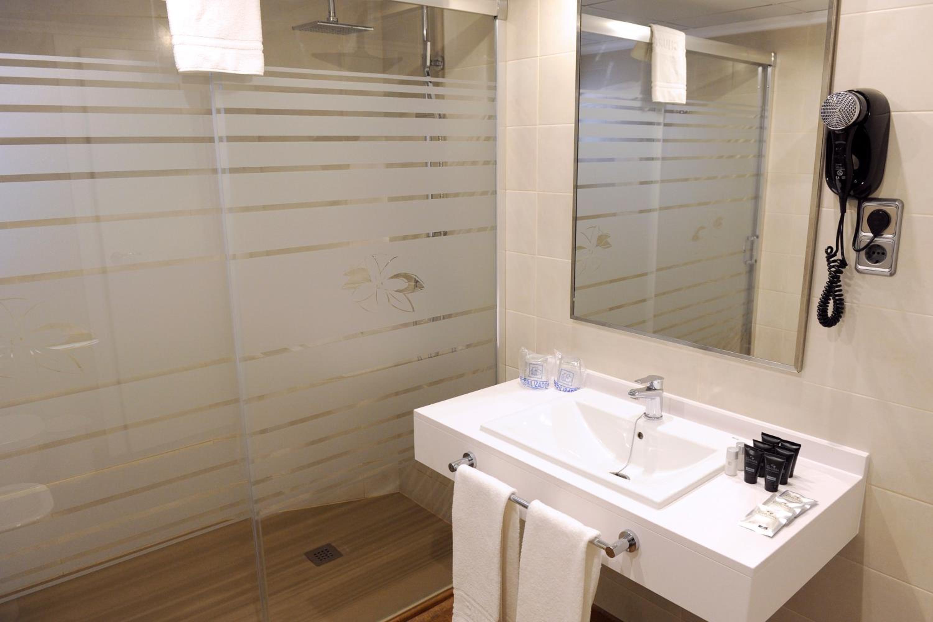 Classic Triple Room - Photo 10