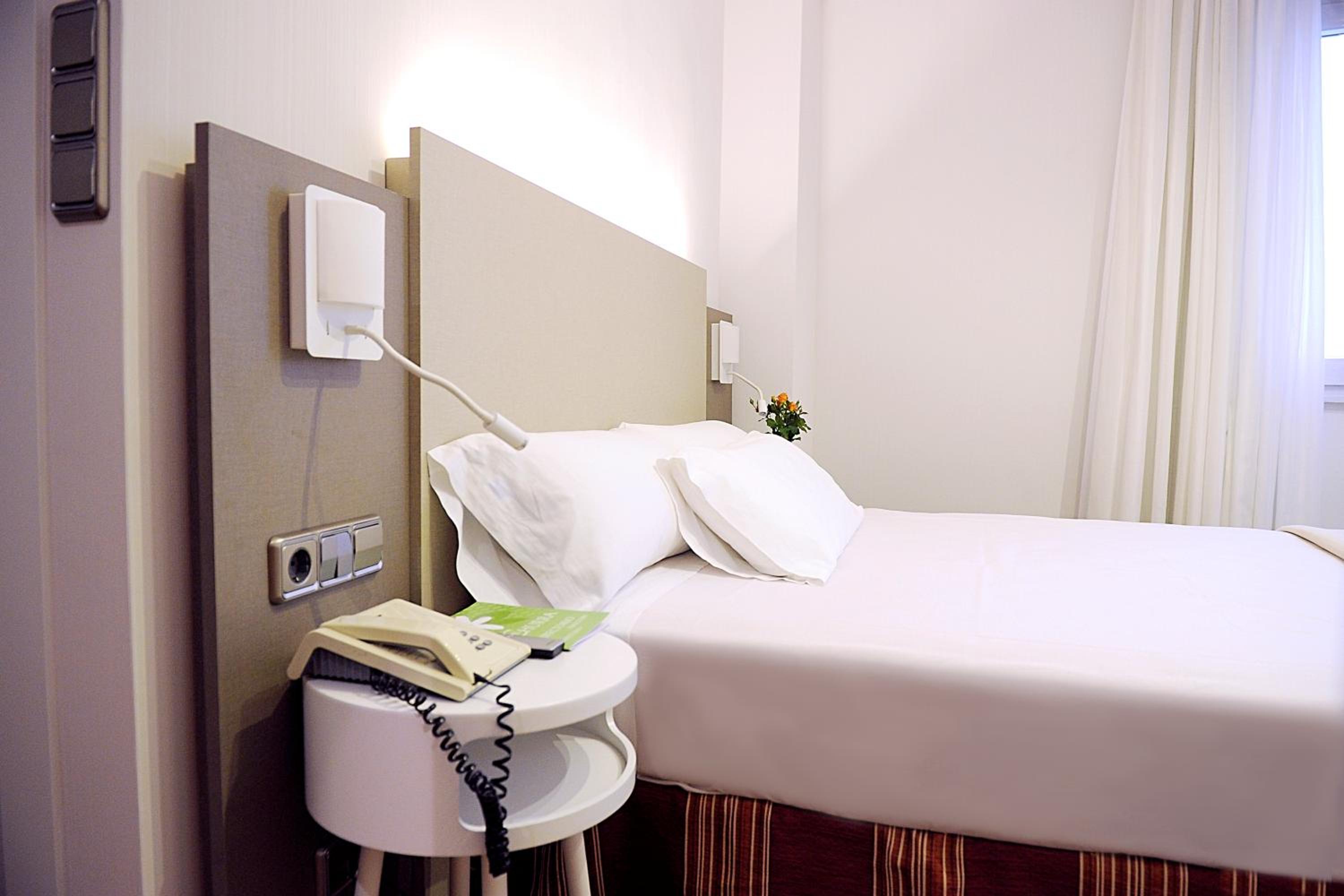 Classic Triple Room - Photo 12