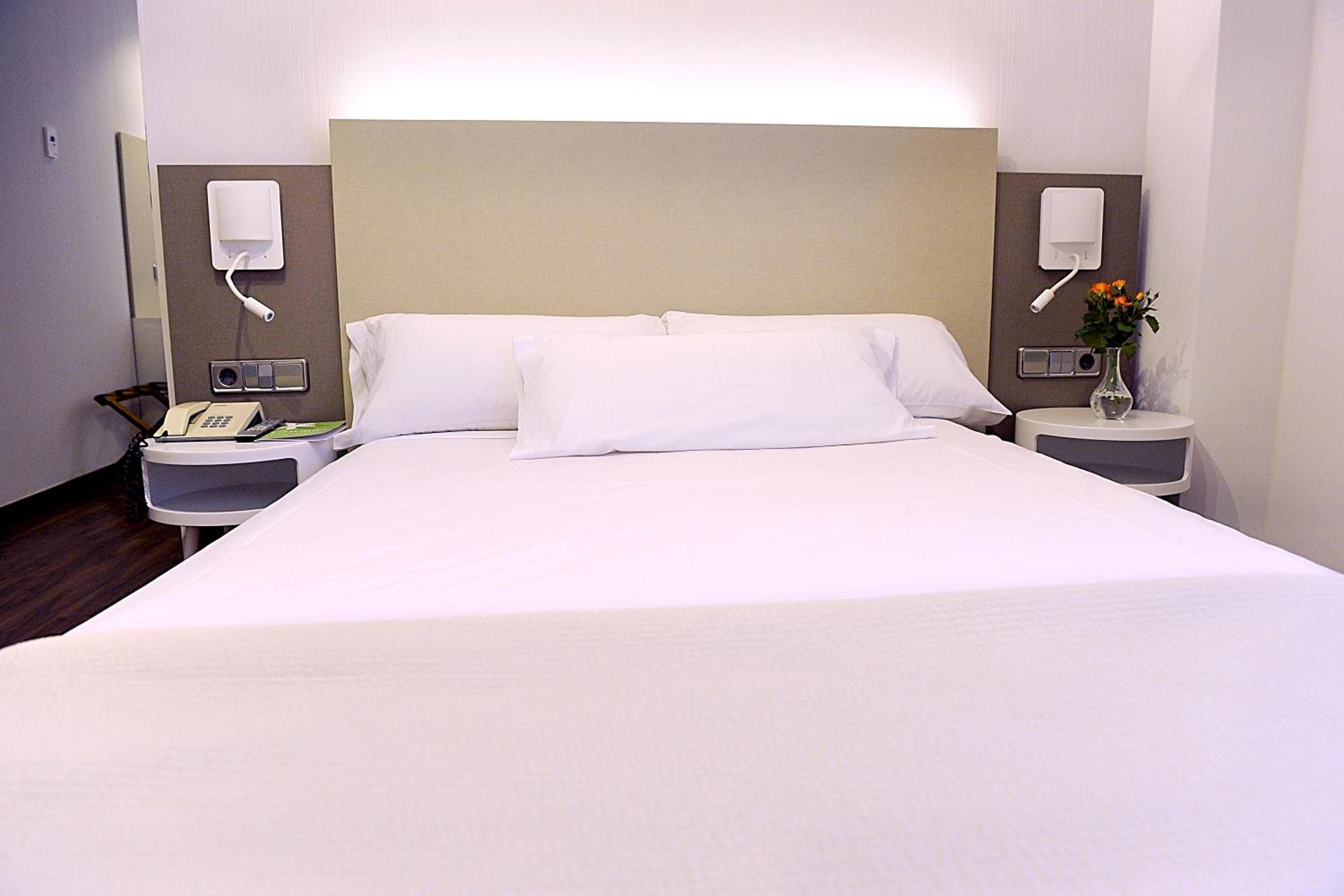 Classic Triple Room - Photo 13