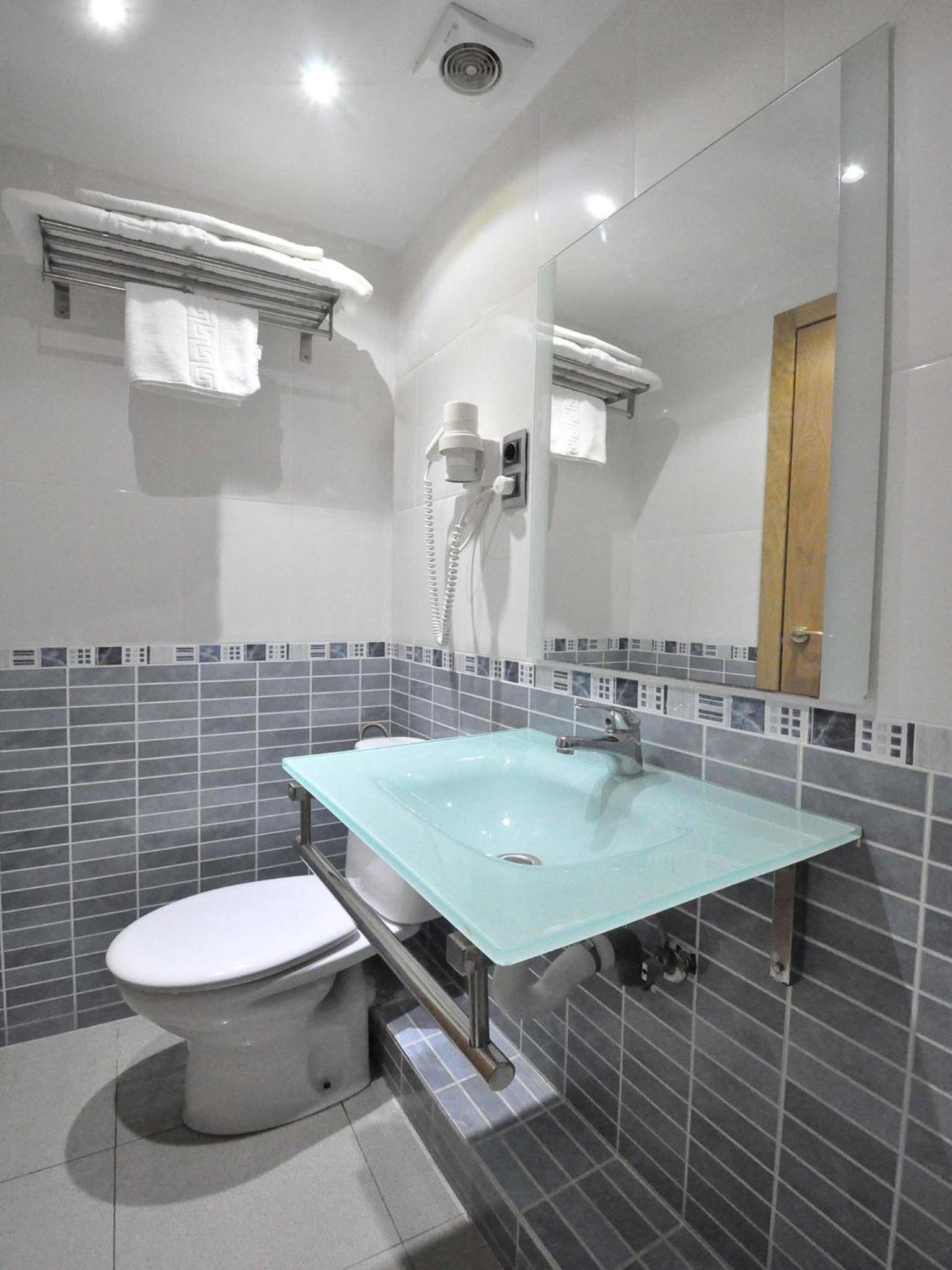 Double Room with Private Bathroom photo 3