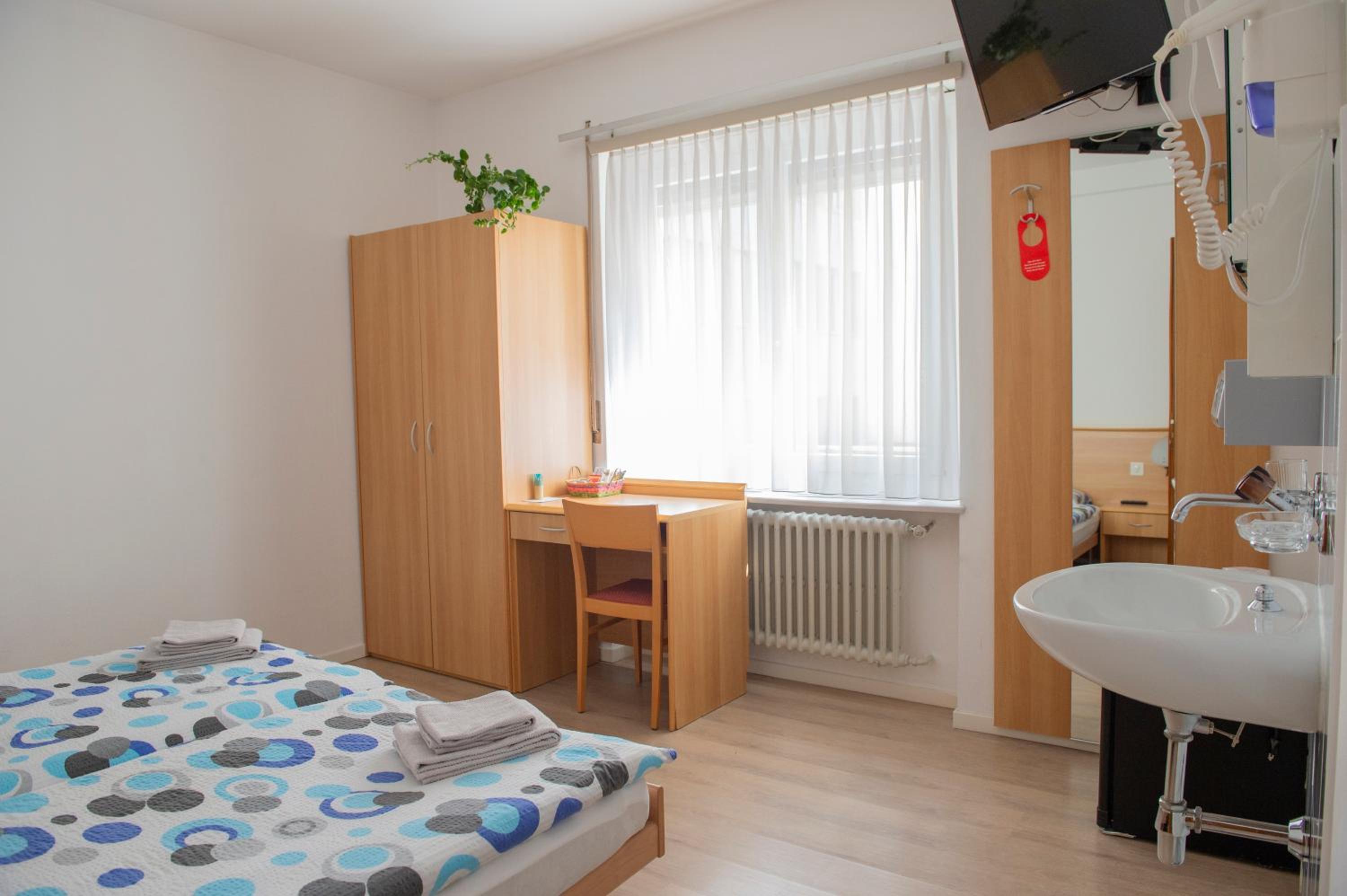 Double Room with Shared Bathroom photo 2