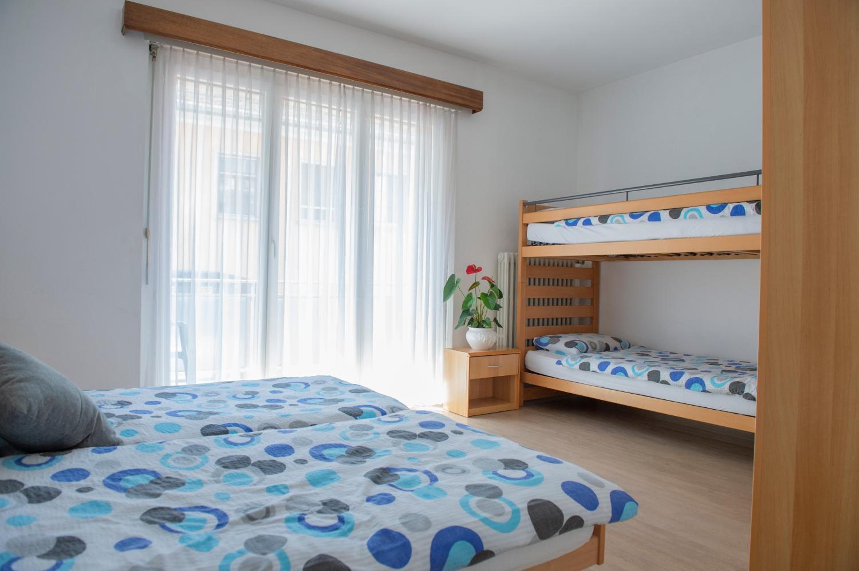 Quadruple Room with Private Bathroom - Photo 14