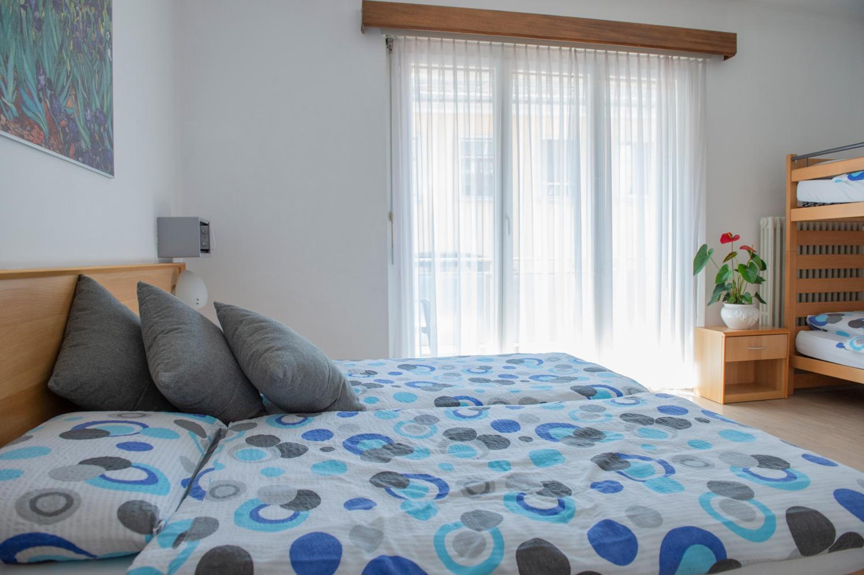 Quadruple Room with Private Bathroom - Photo 2