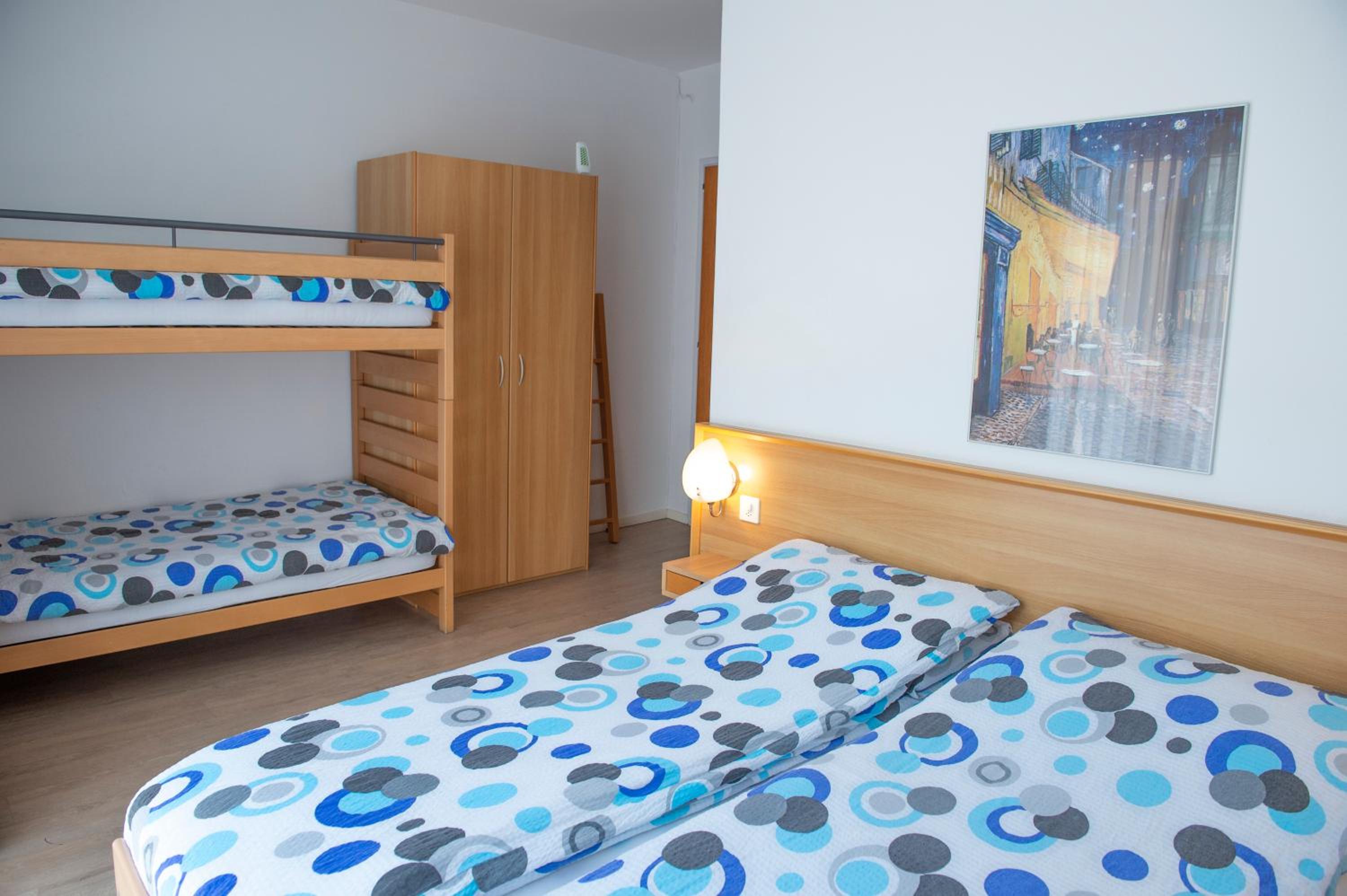 Quadruple Room with Private Bathroom - Photo 3