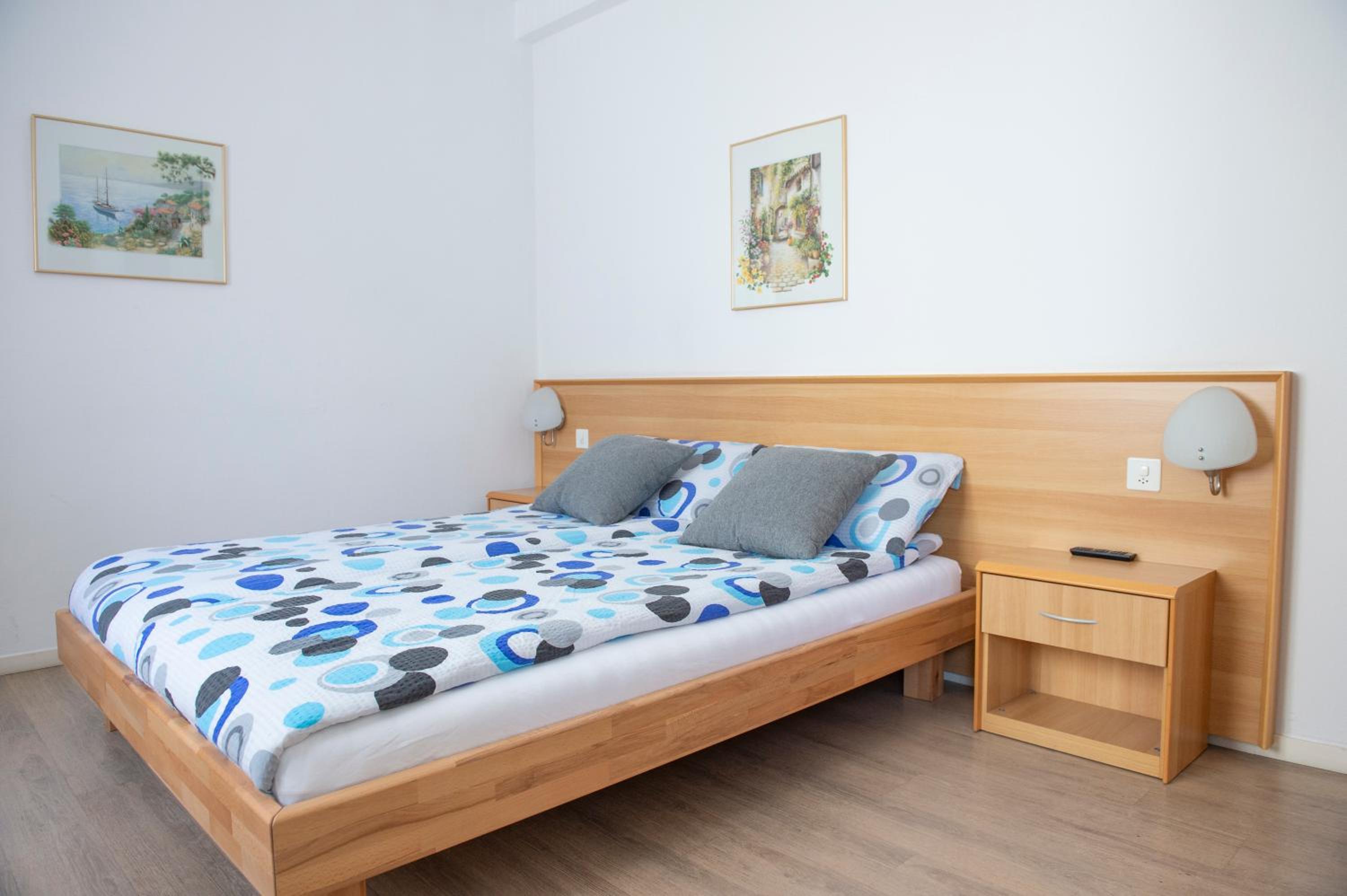 Double Room with Private Bathroom - Photo 12