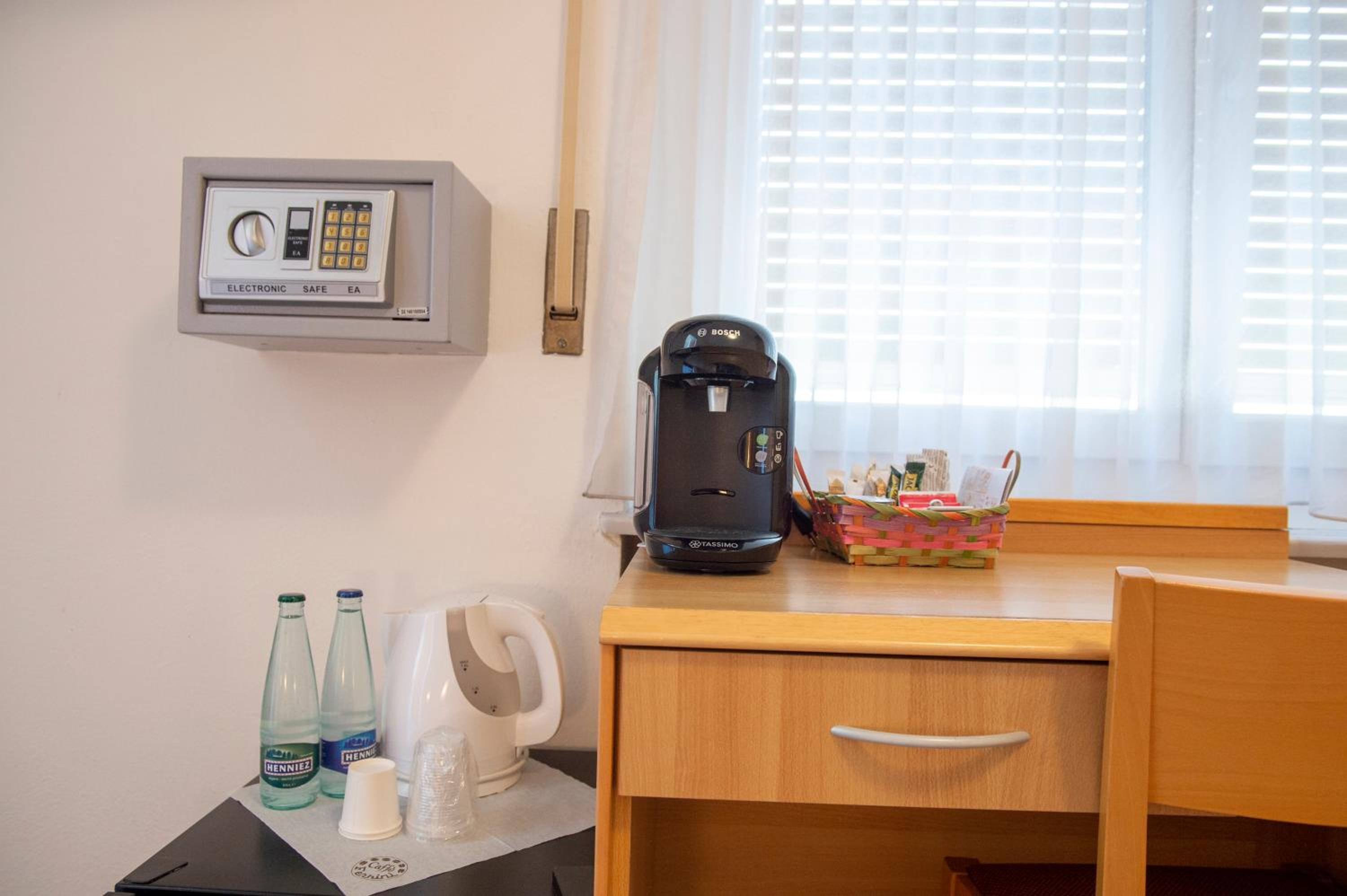 Double Room with Private Bathroom - Photo 15