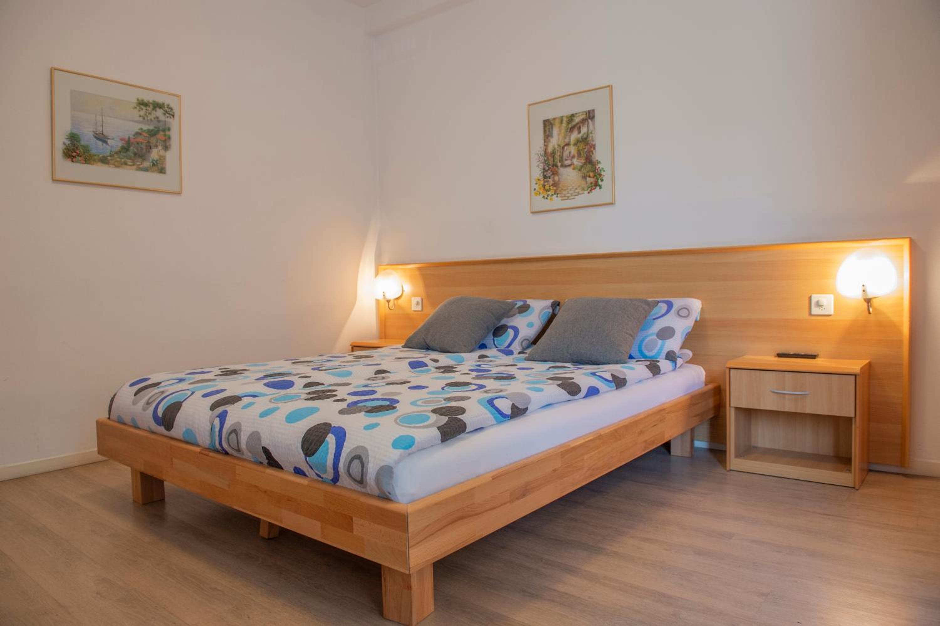 Double Room with Private Bathroom - Photo 8