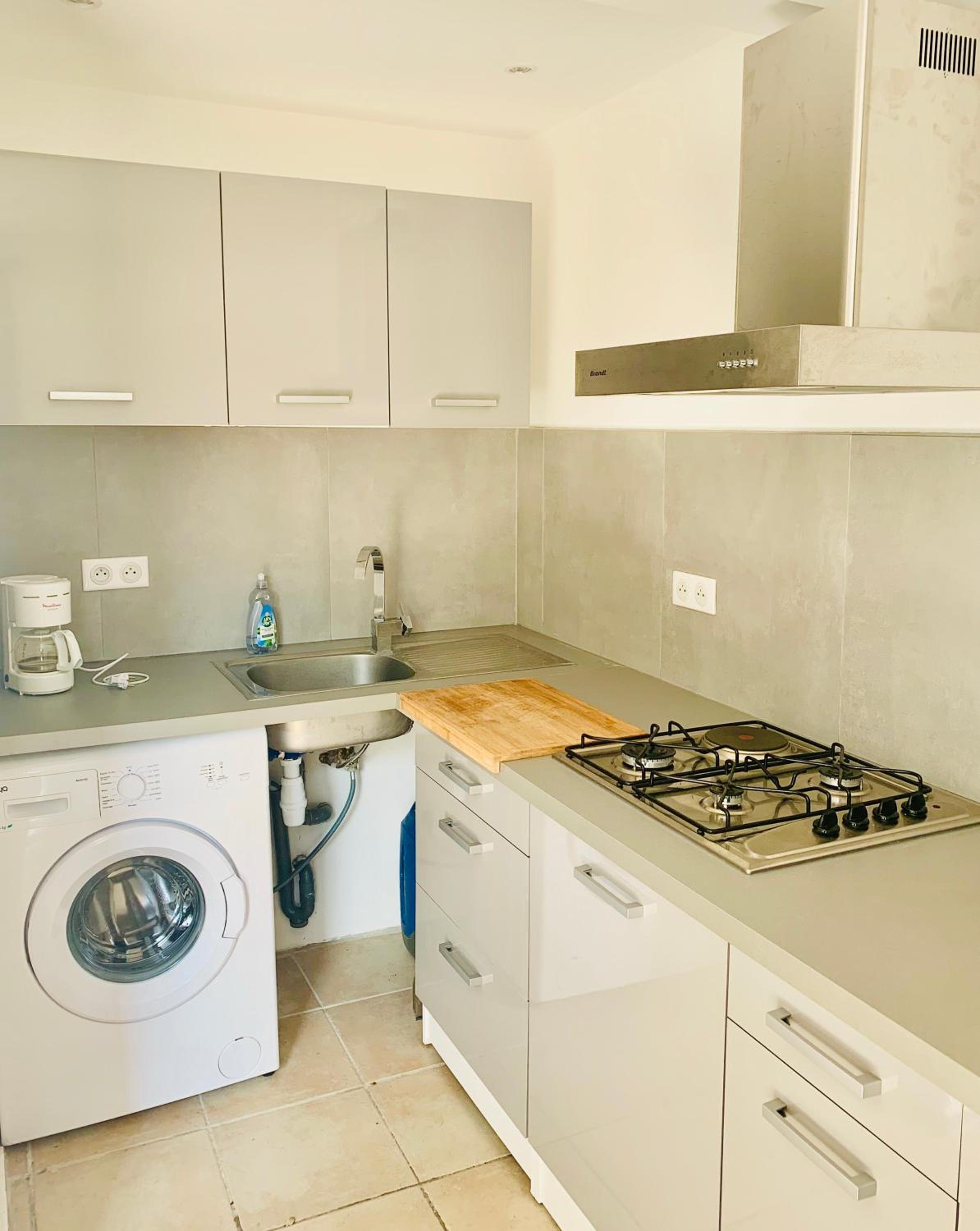 One-Bedroom Apartment - Photo 1