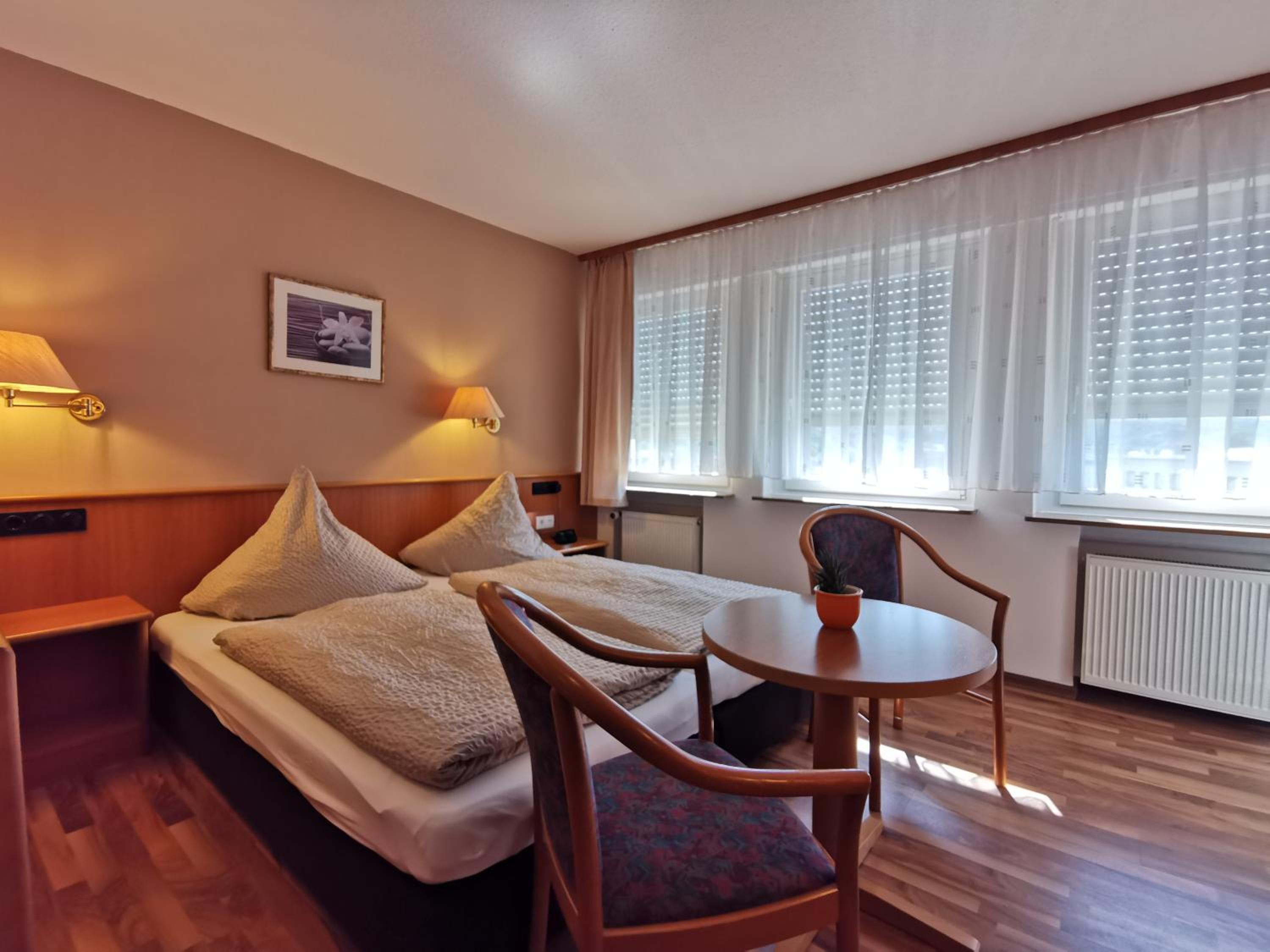Standard Double Room - Photo 12