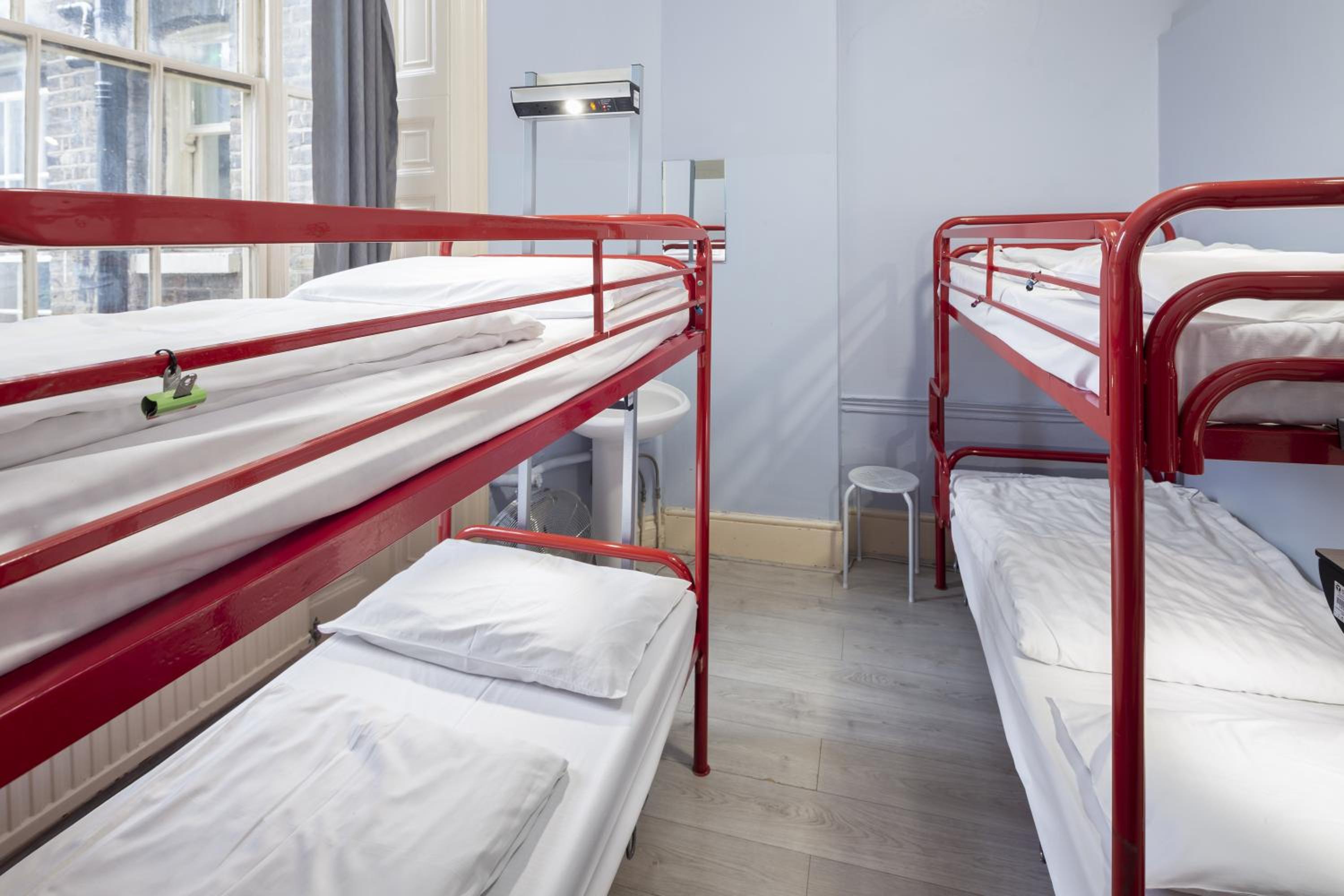 Bed in 8-Bed Mixed Dormitory Room (18–40 years) photo 2