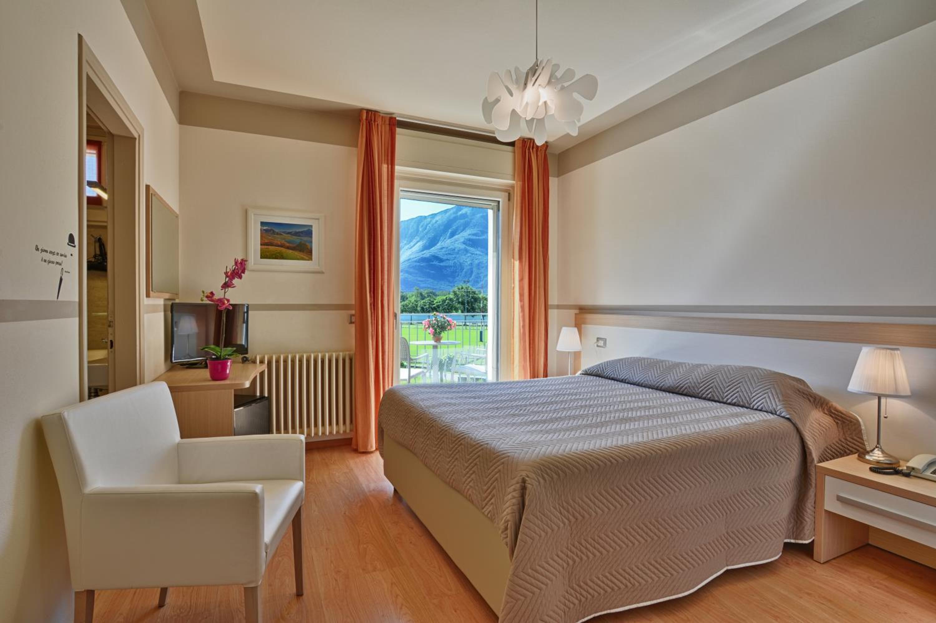Chambre Double avec Balcon – Vue sur Lac