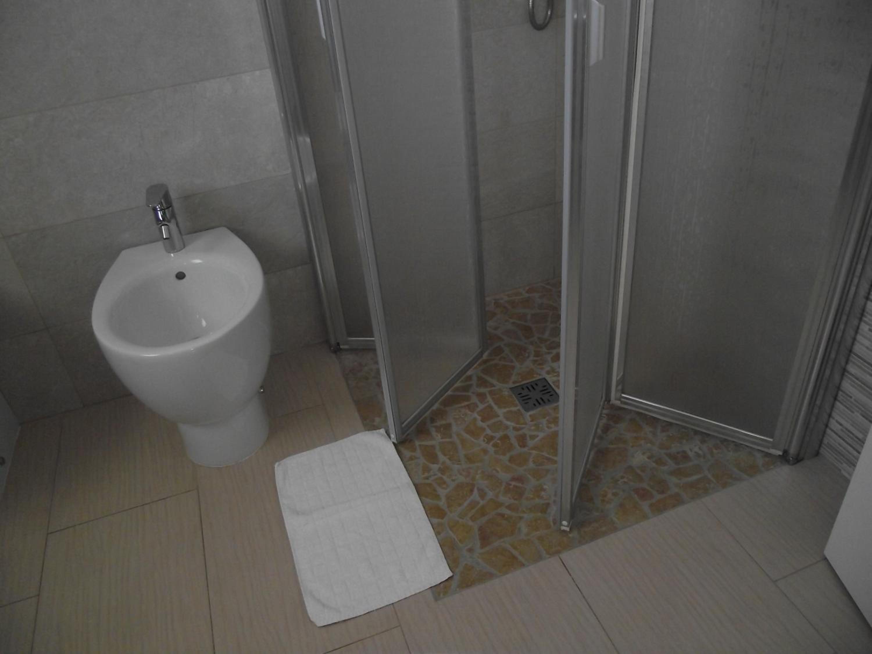Triple Room - Photo 6