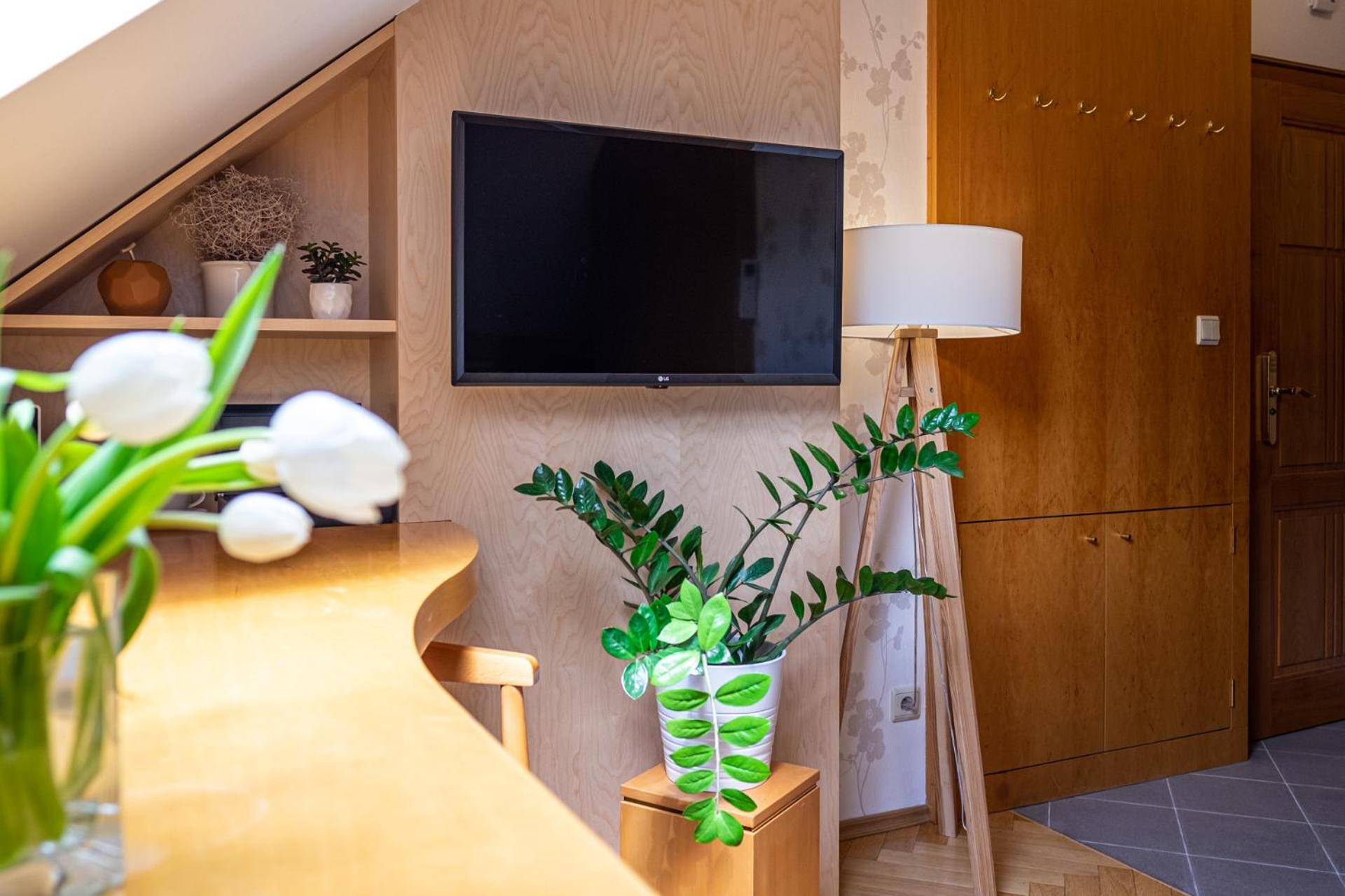 Small Double Room - Photo 8