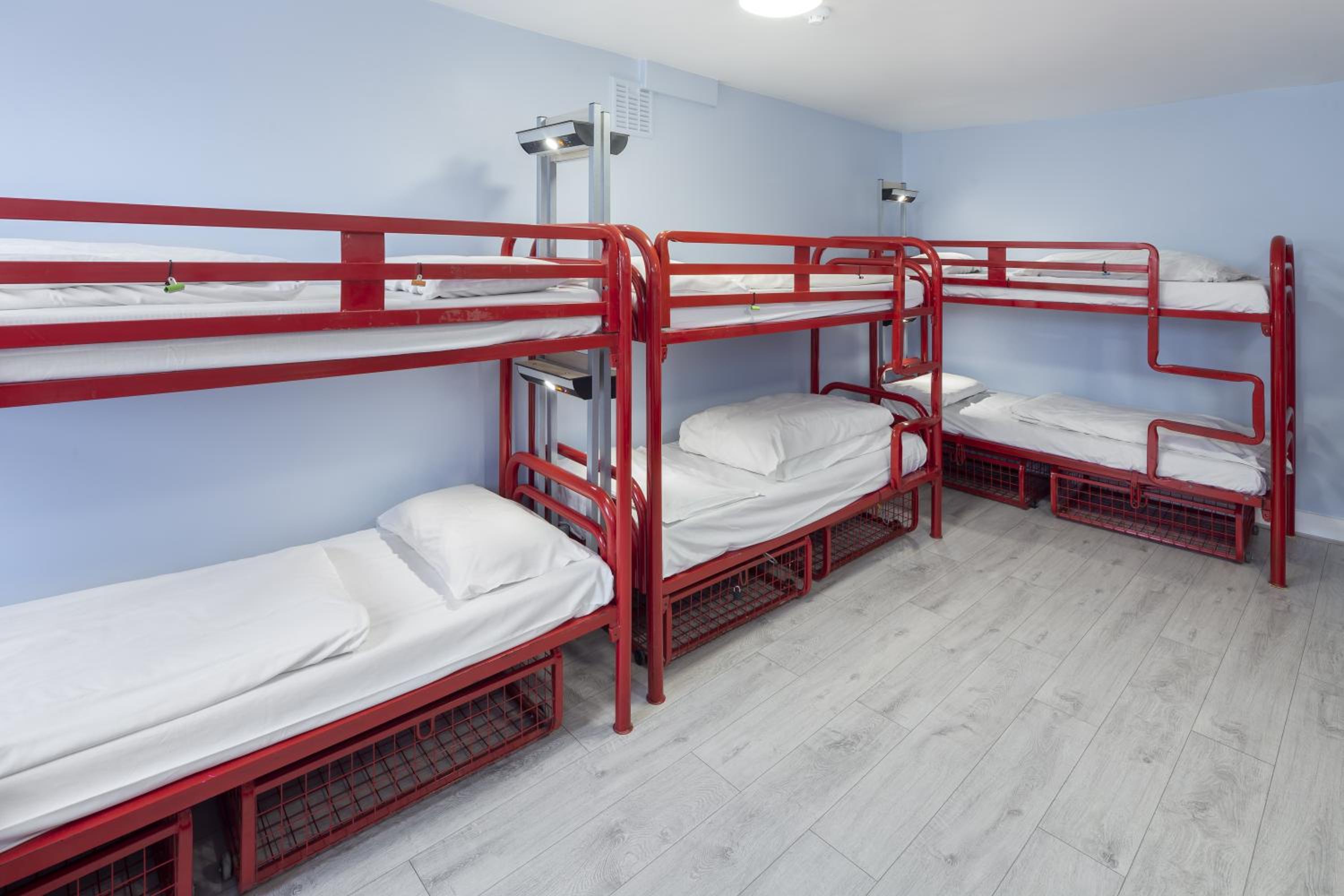 Bed in 10-Bed Mixed Dormitory Room (18–40 years) photo 1