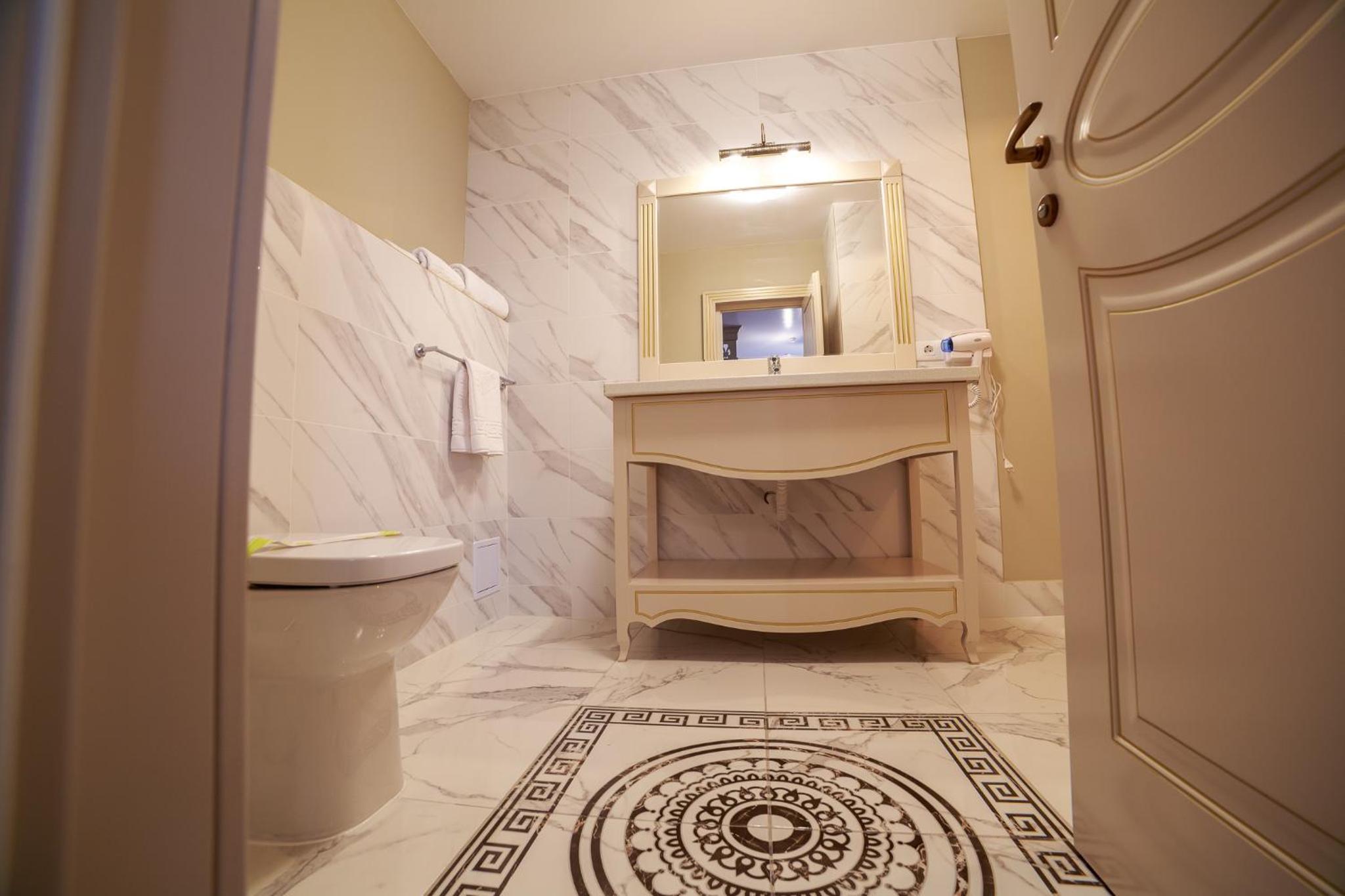 Queen Room with Spa Bath photo 2