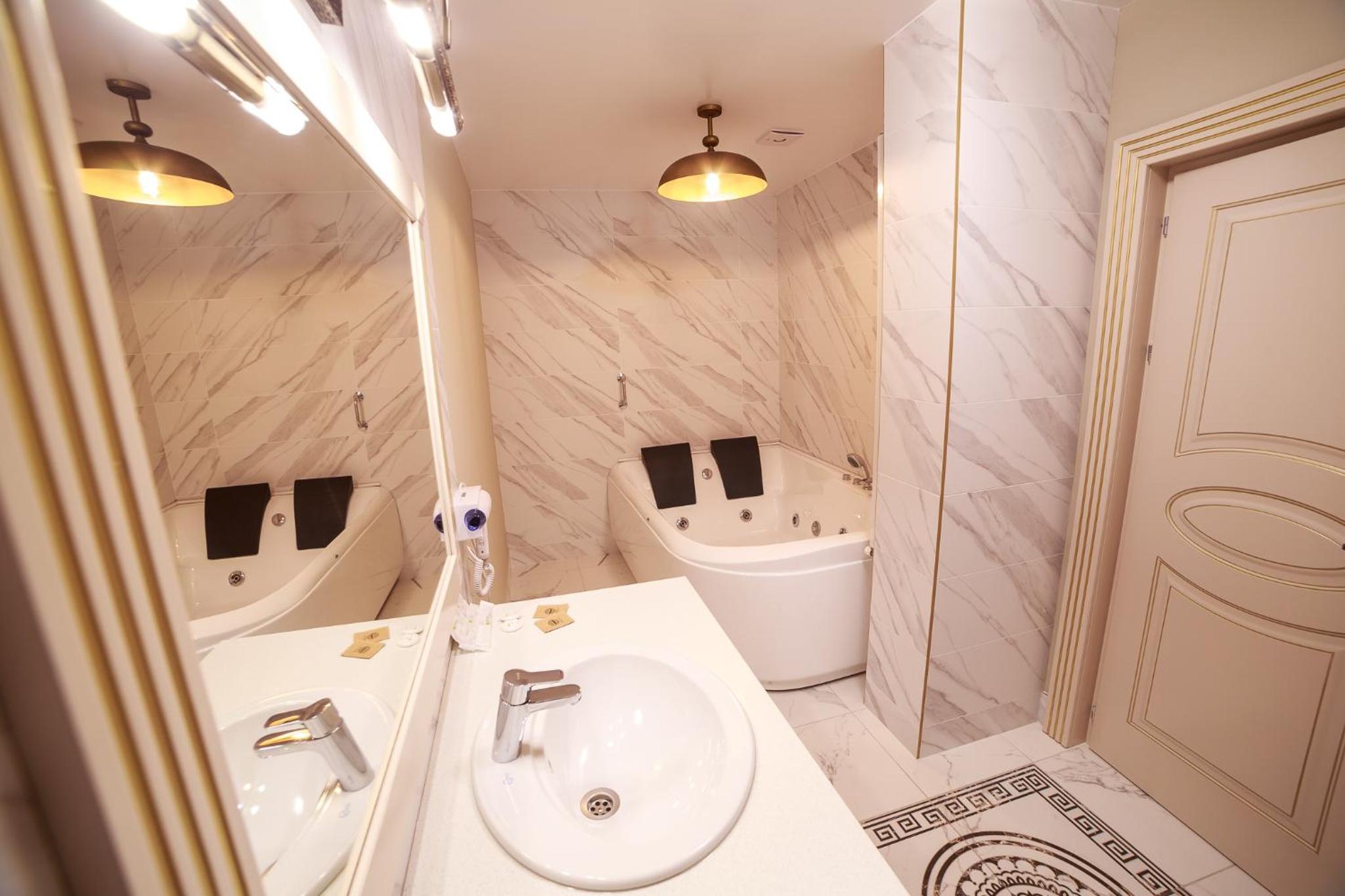 Queen Room with Spa Bath photo 3