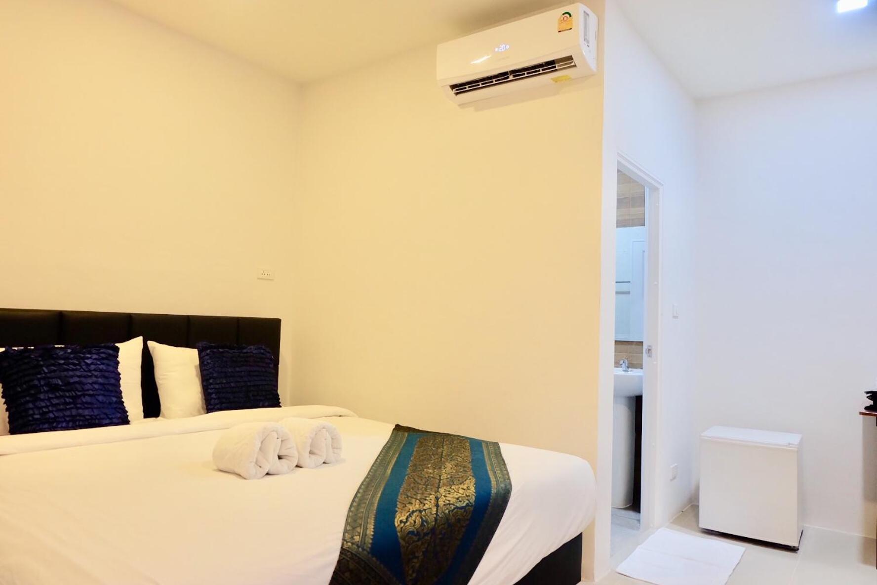 Double Room with Private Bathroom - Photo 6