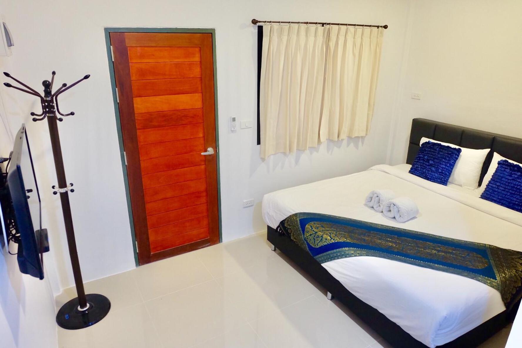 Double Room with Private Bathroom - Photo 2