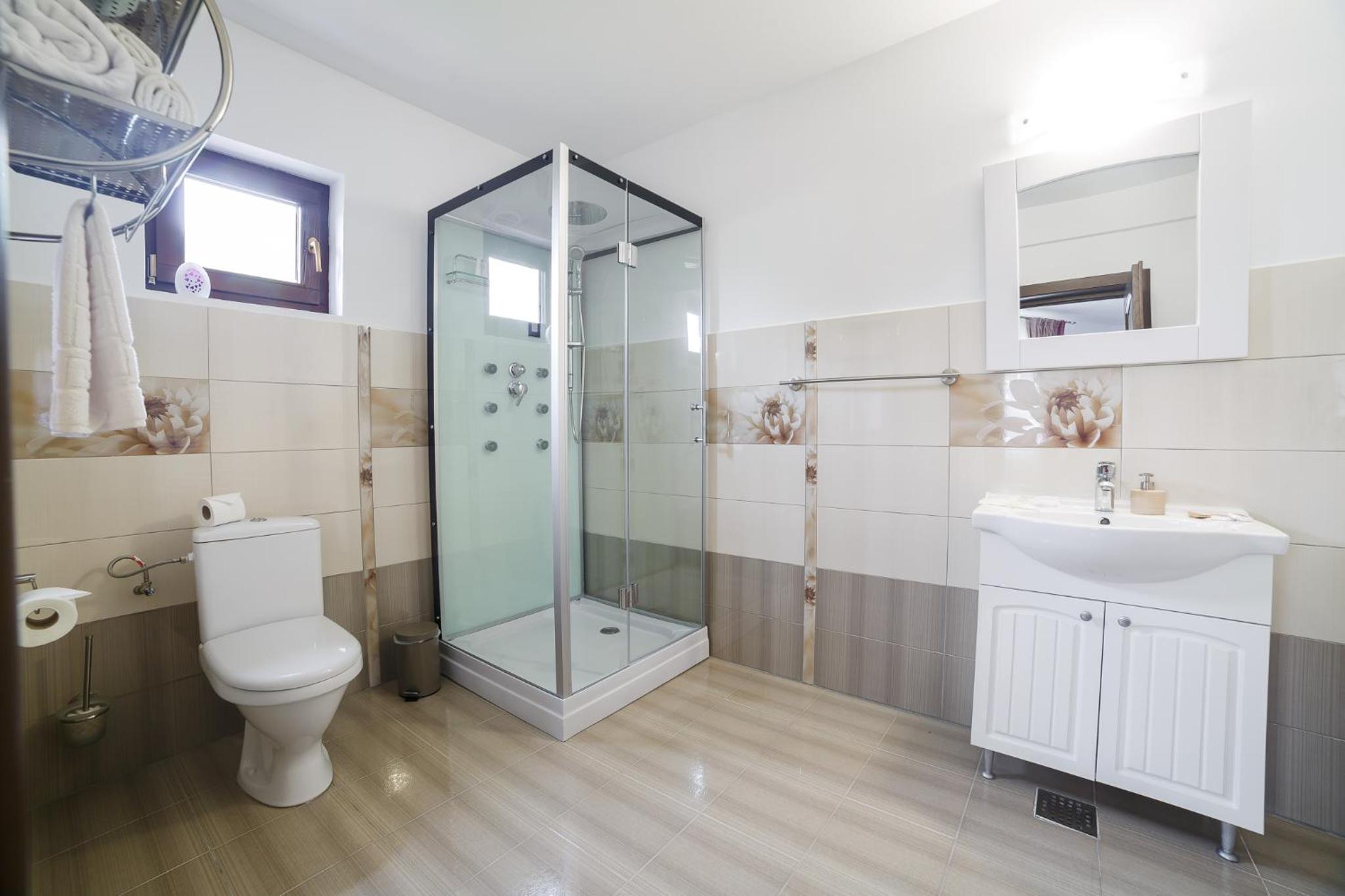 Deluxe Double or Twin Room photo 3