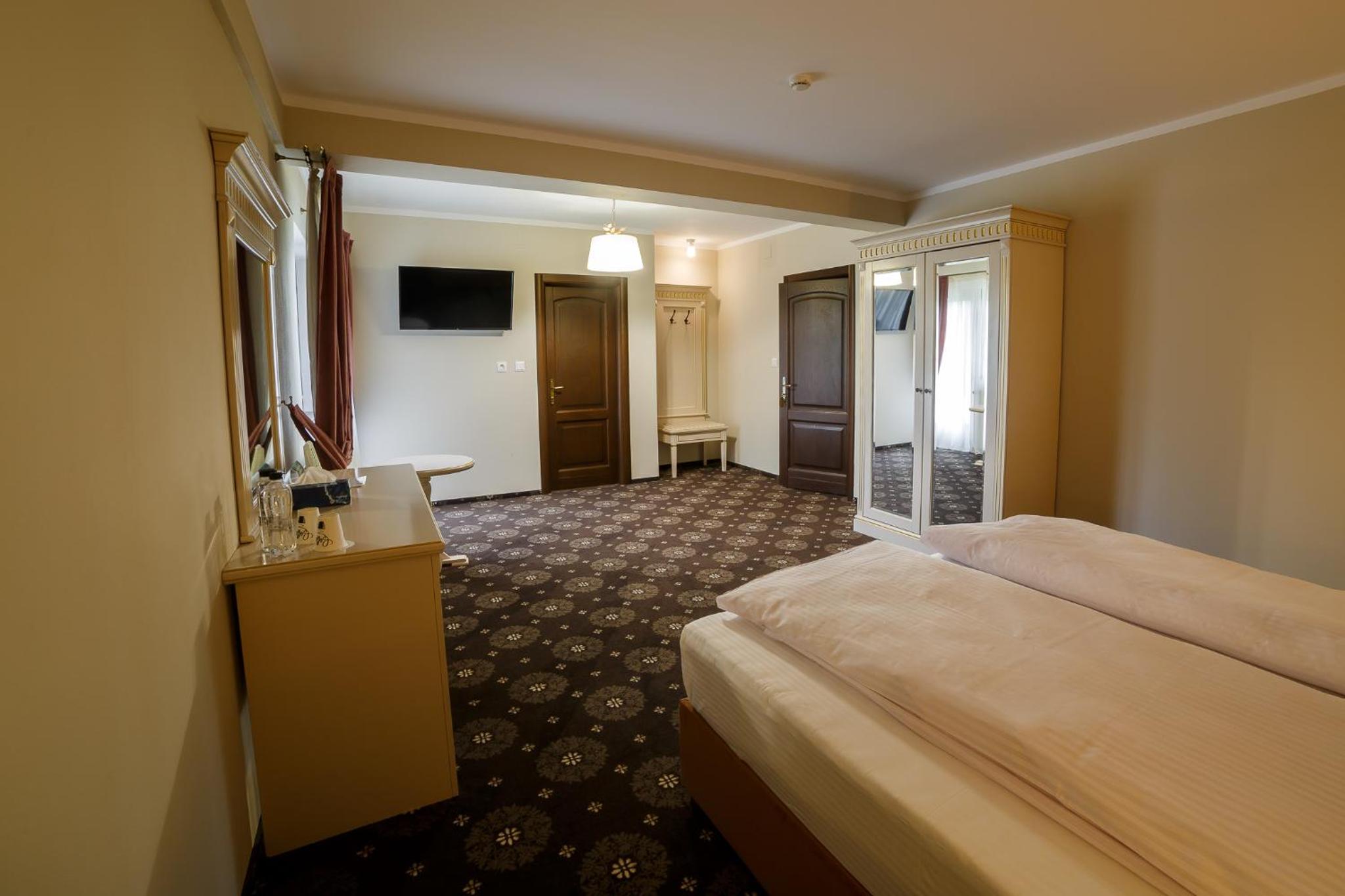 King Room with Spa Bath photo 3