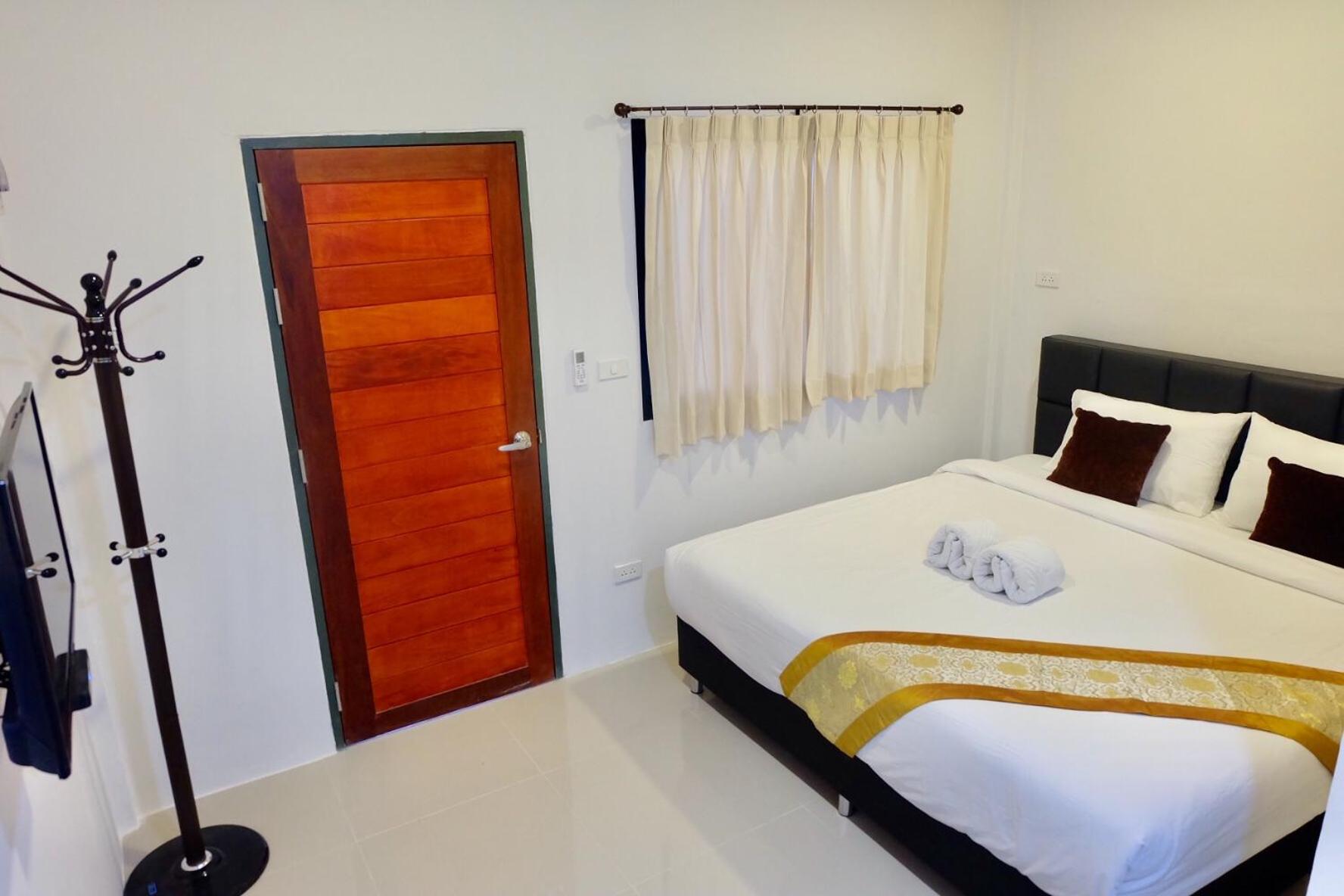 Double Room with Private Bathroom - Photo 8