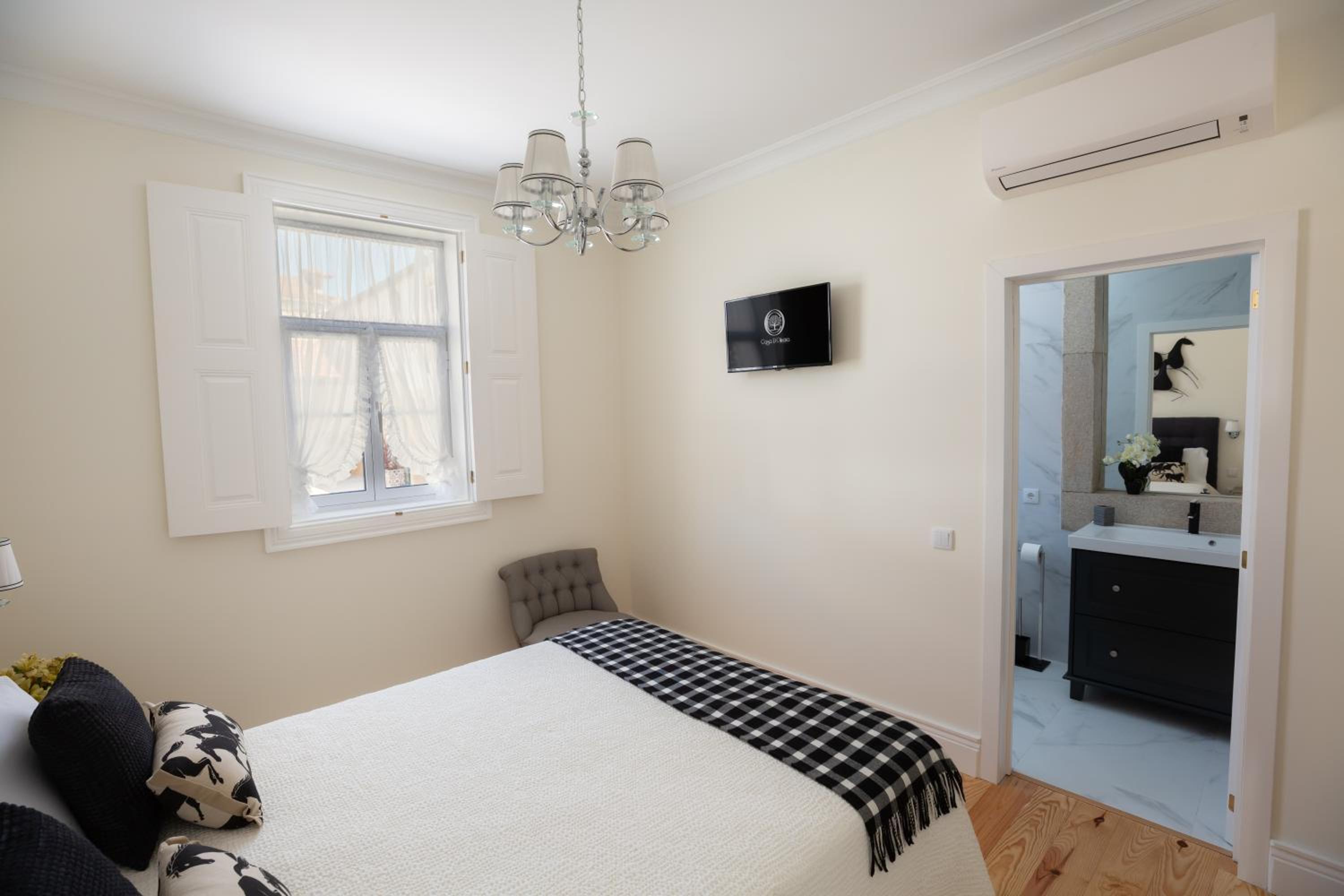 Double Room with Private Bathroom photo 2