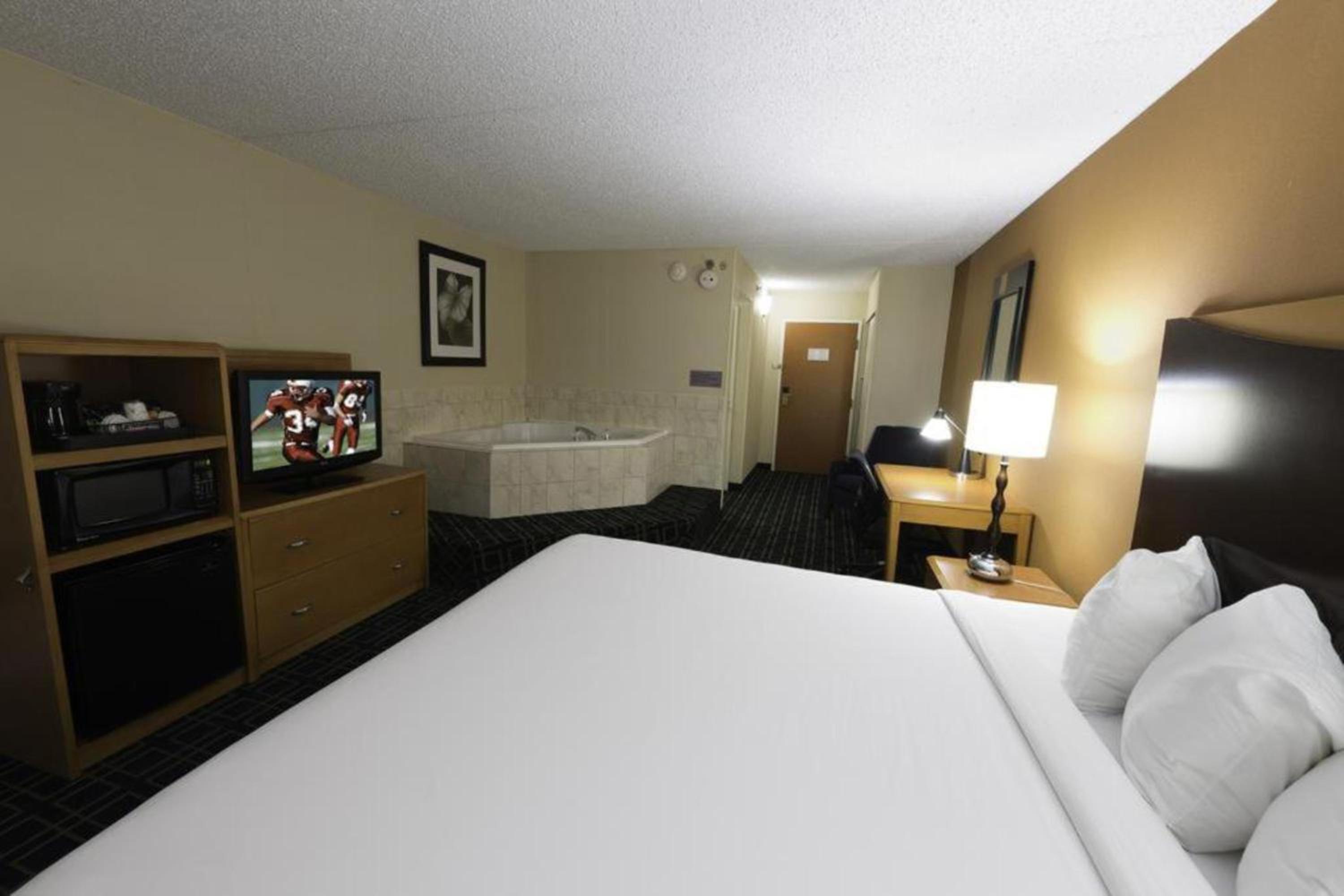 Deluxe King Room - Non-Smoking
