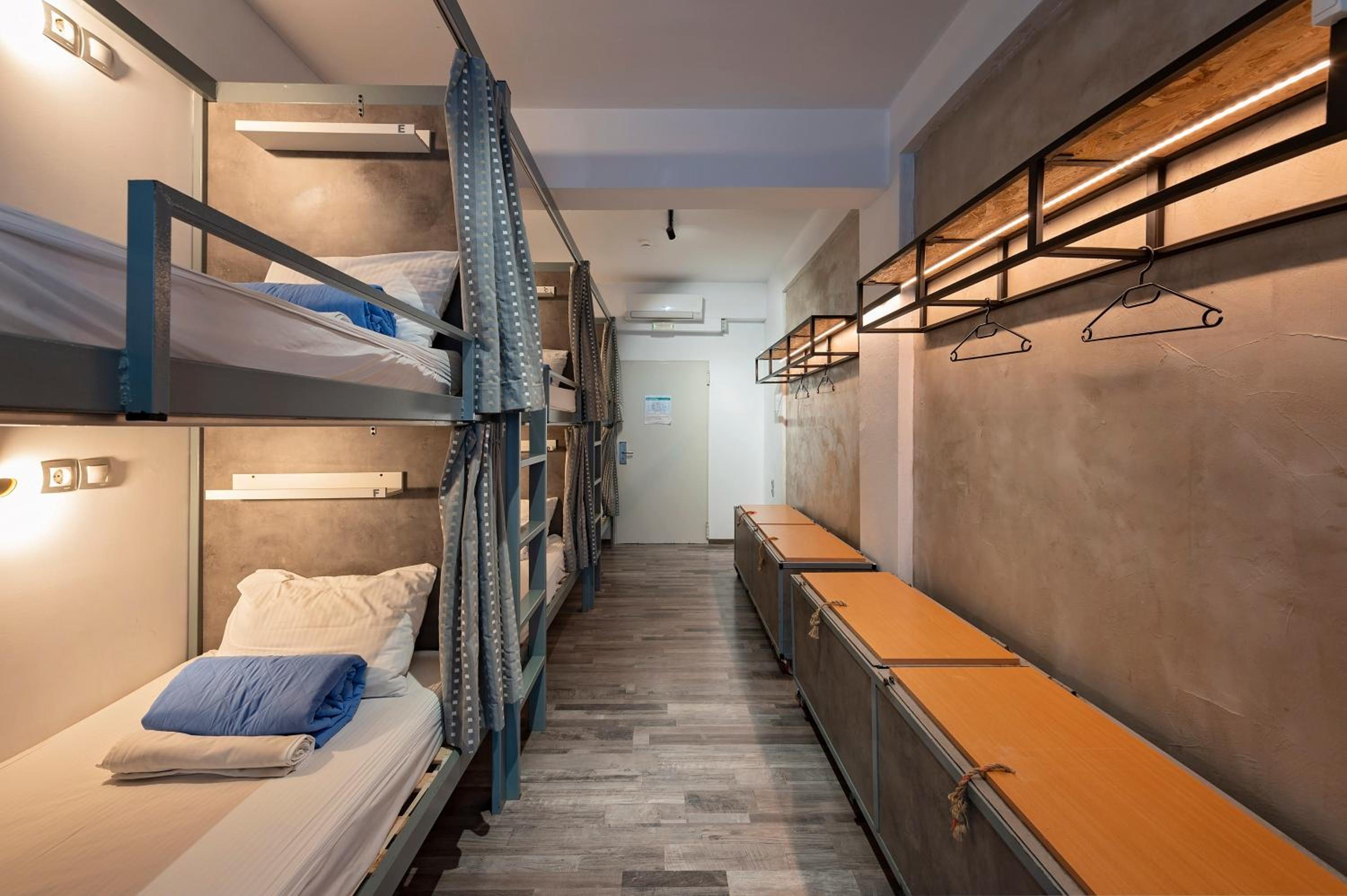 Bed in 6-Bed Female Dormitory Room photo 1