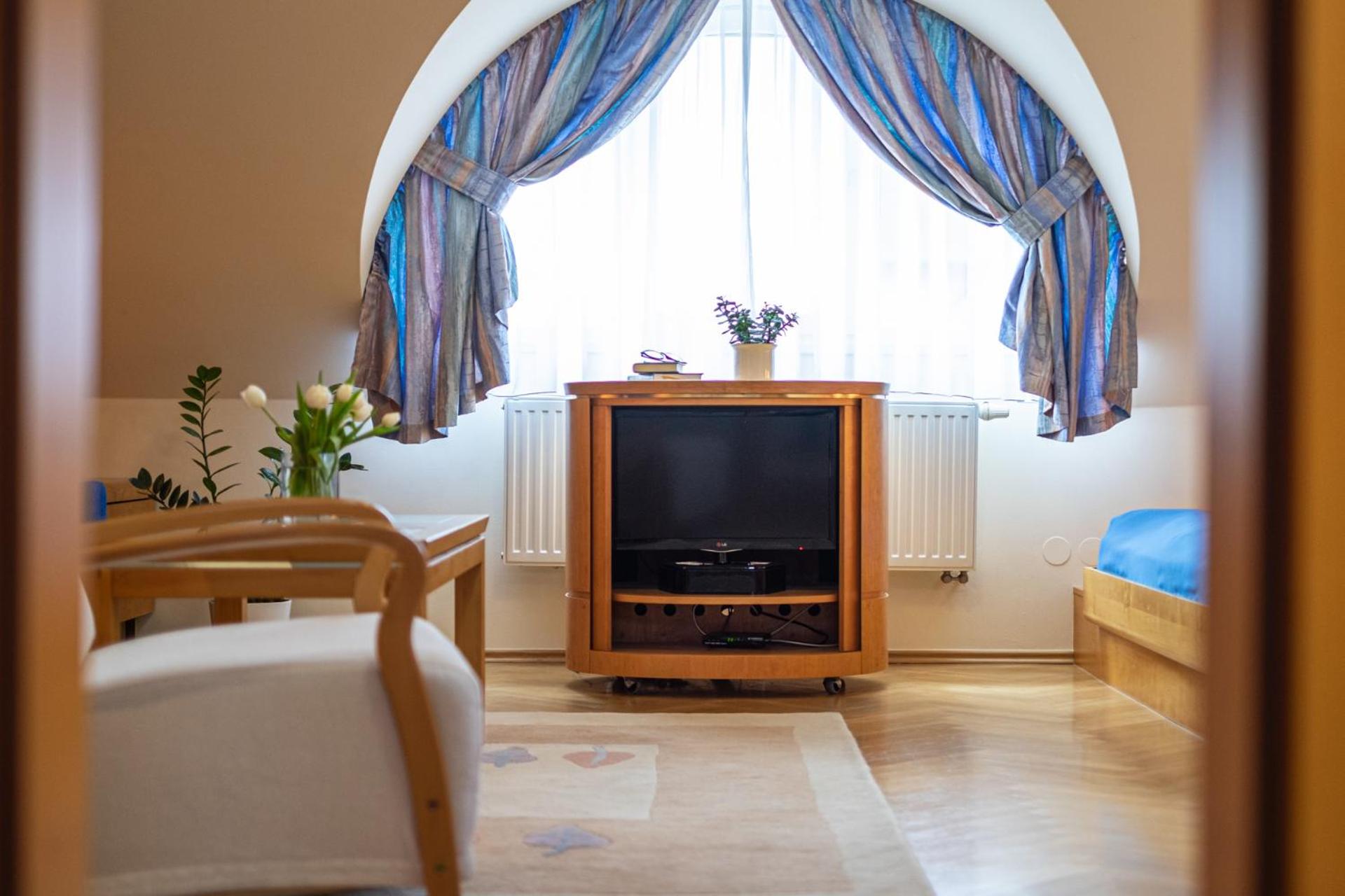 Deluxe Room - Photo 11