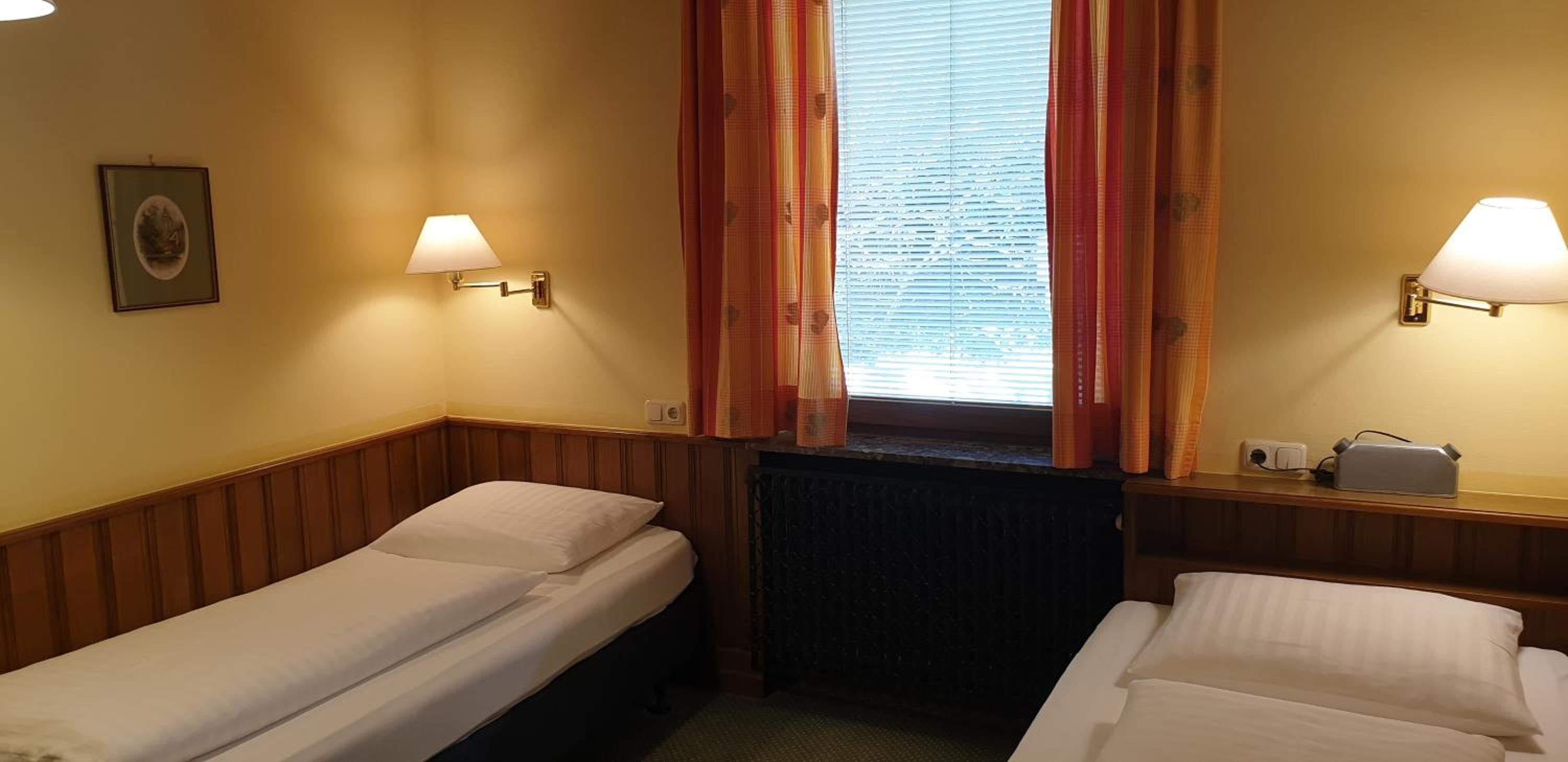 Twin Room - Photo 7