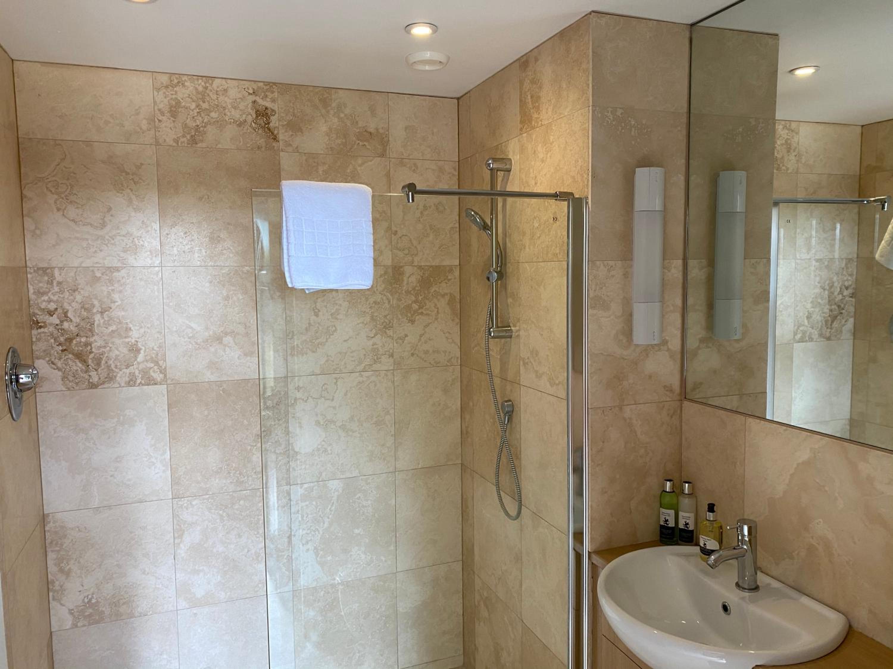Double Room - Disability Access photo 3