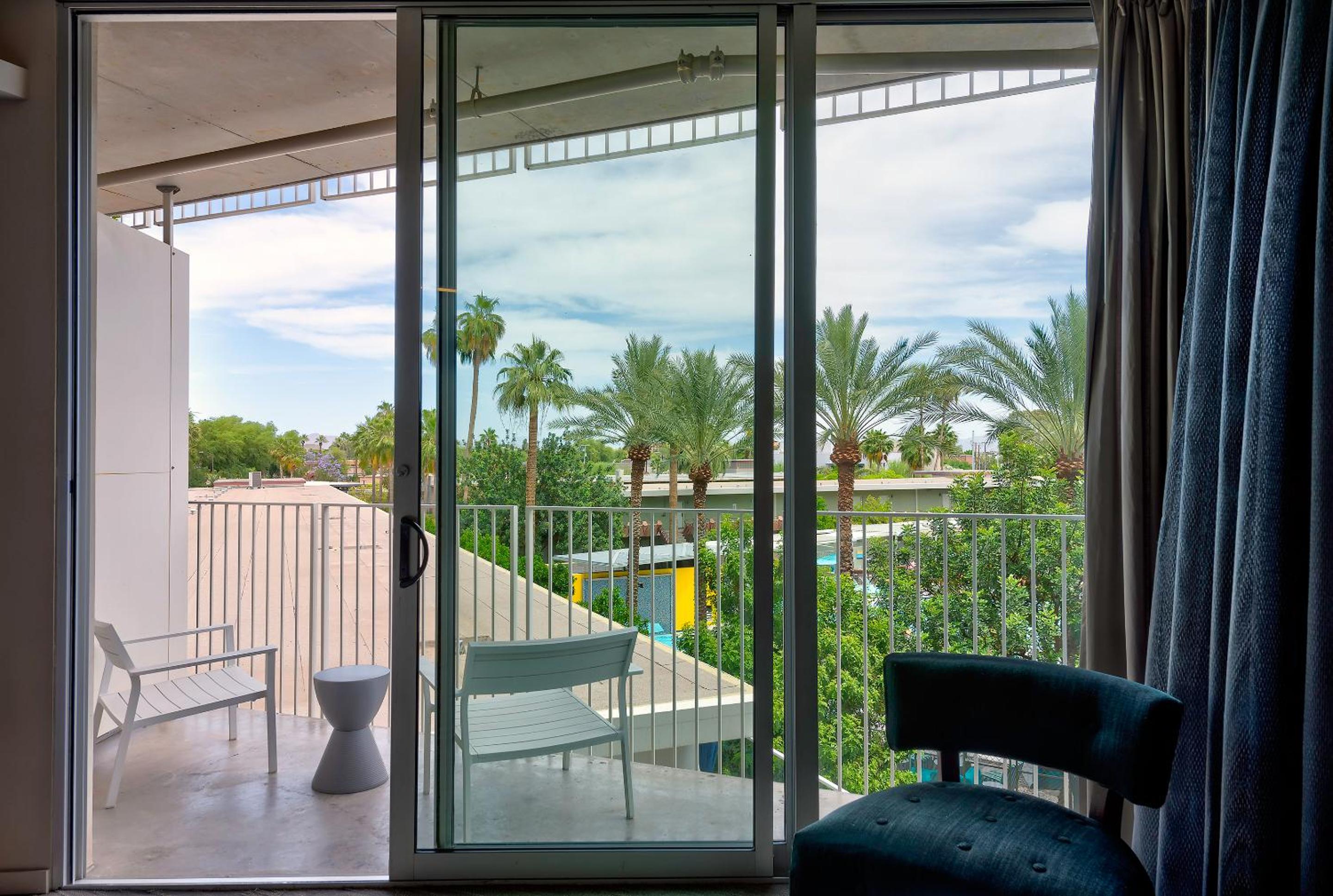 Balcony & Terrace