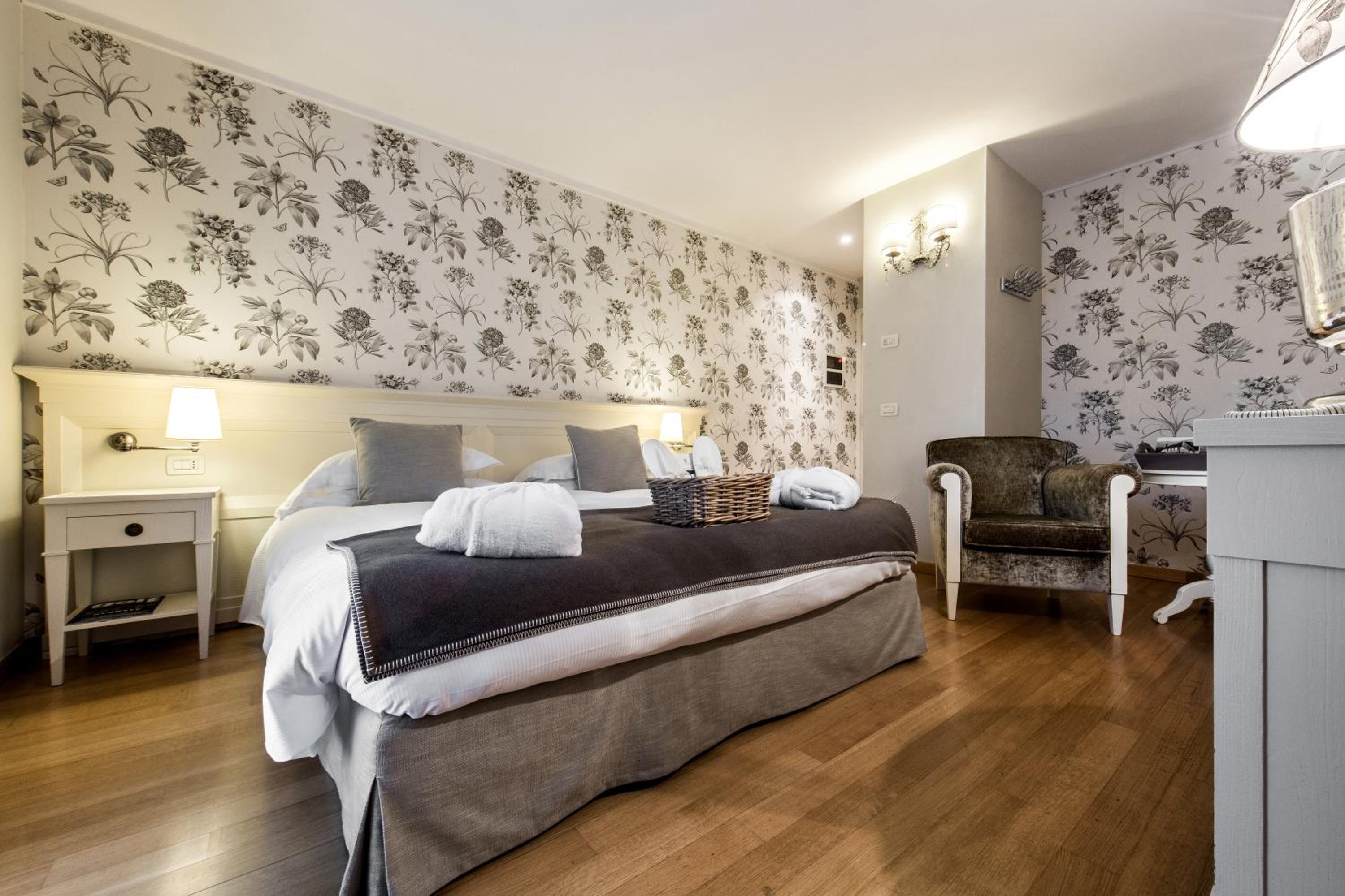 Double or Twin Room - Photo 7
