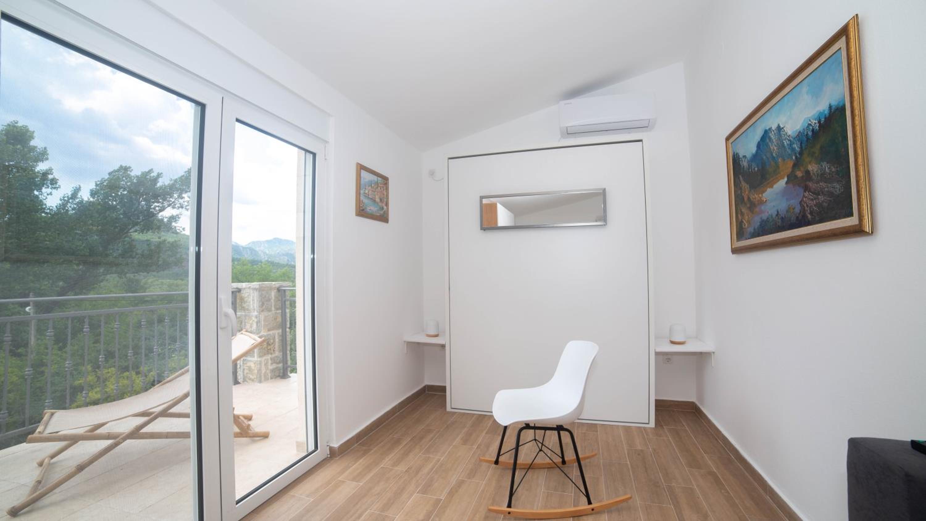 Apartment with Balcony photo 1