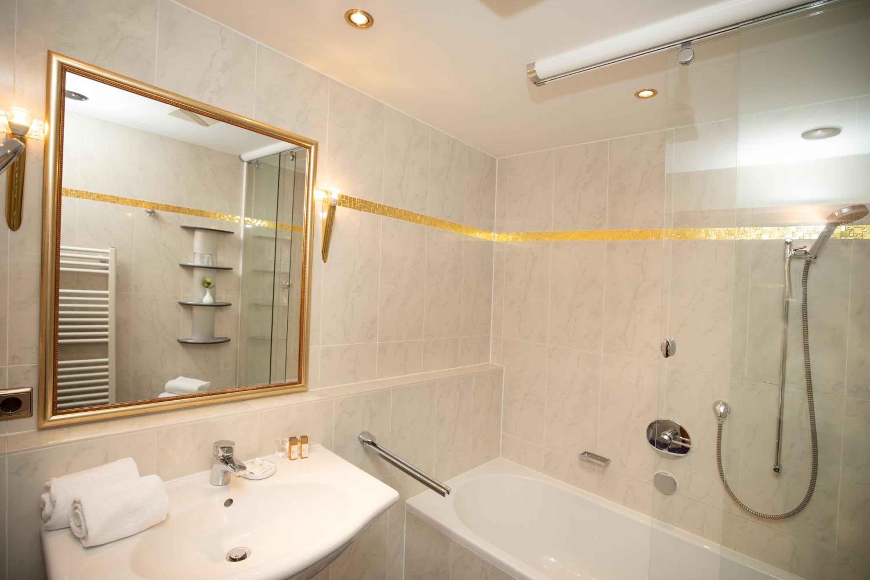 One-Bedroom Apartment - Photo 4