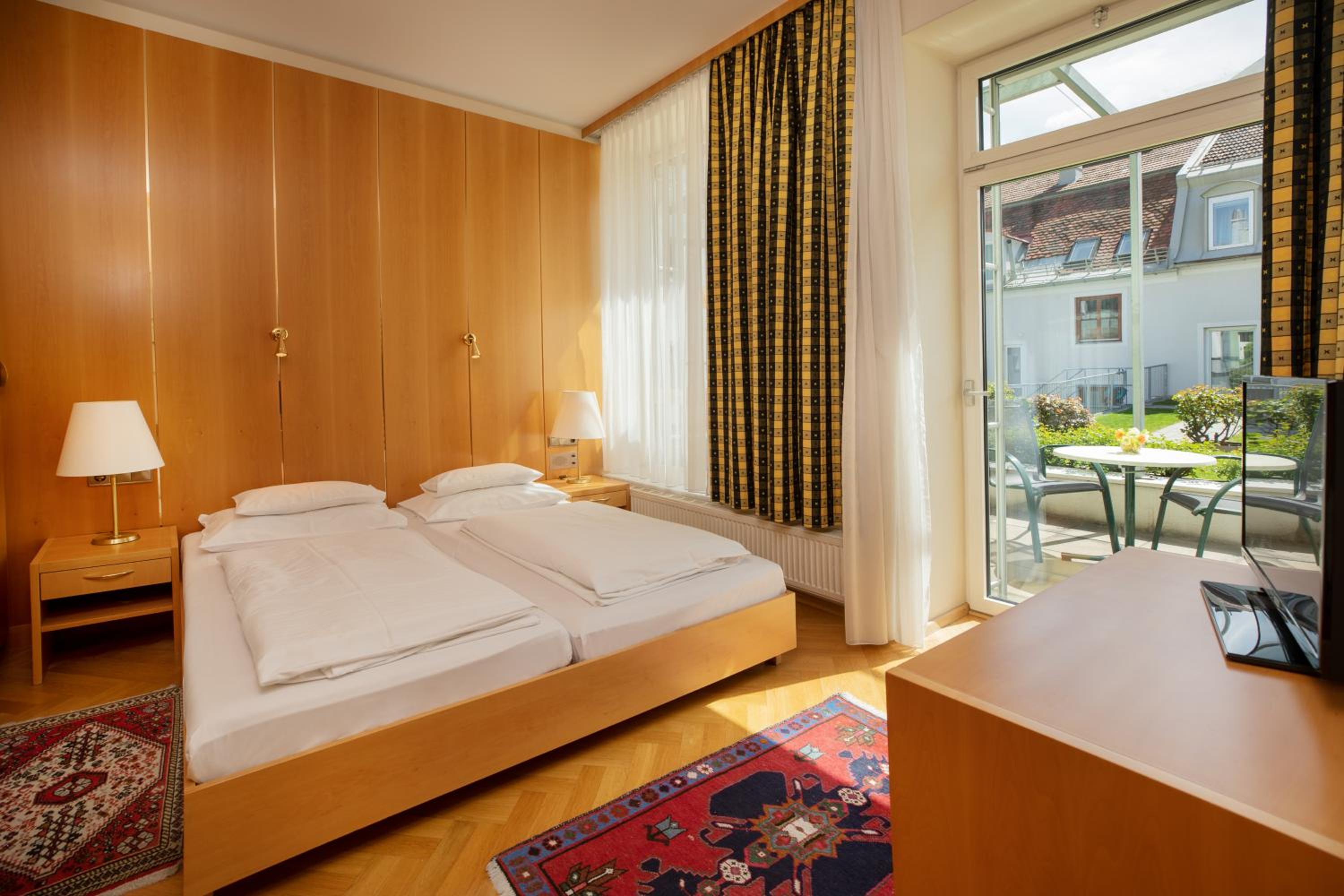 One-Bedroom Apartment - Photo 9