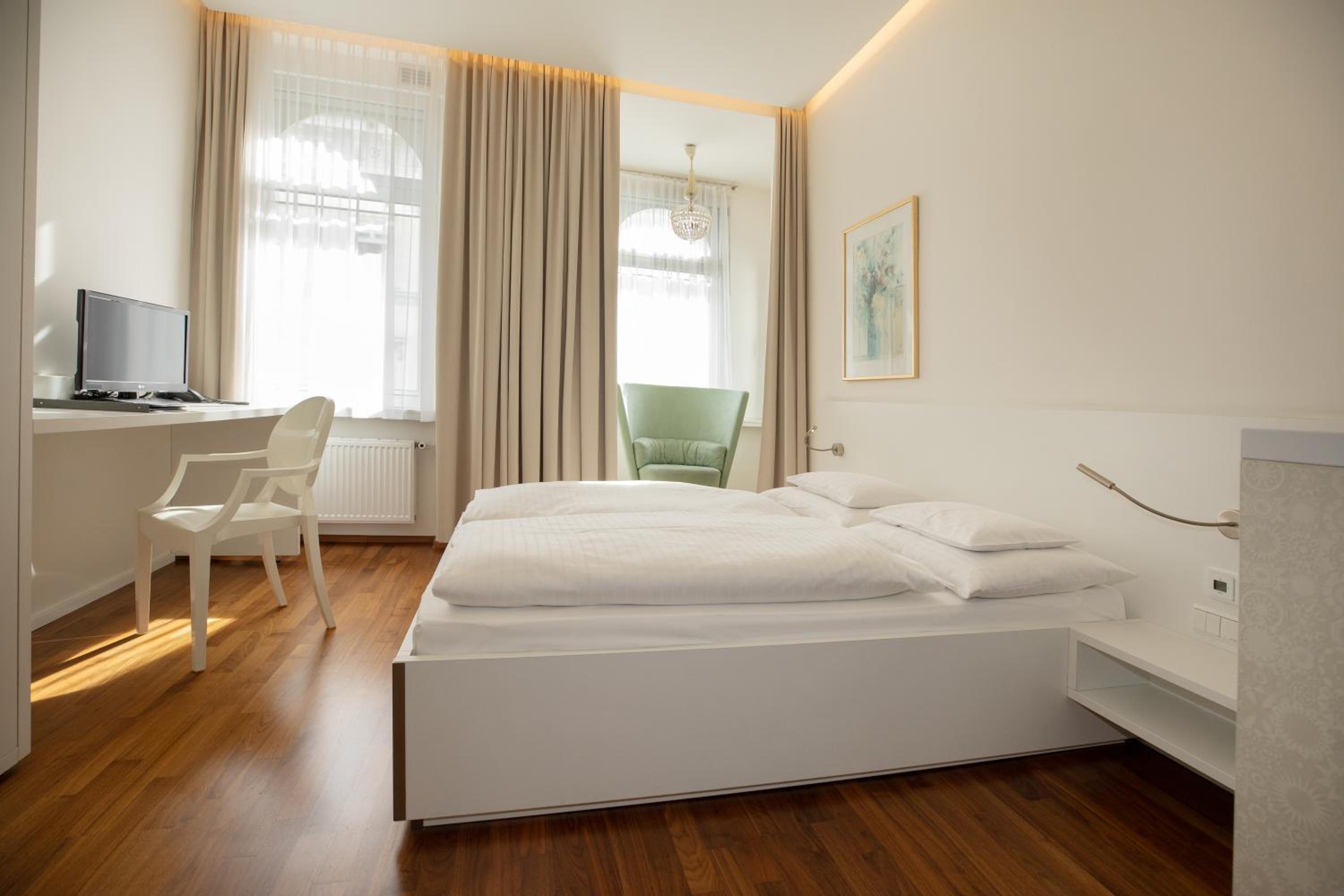 Business Double Room - Photo 3