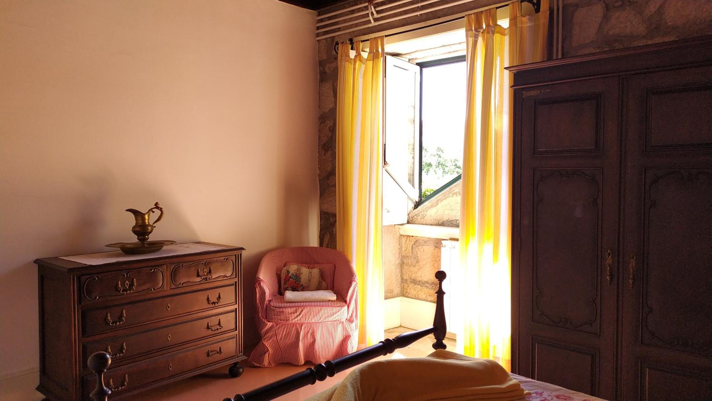 Five-Bedroom House photo 1