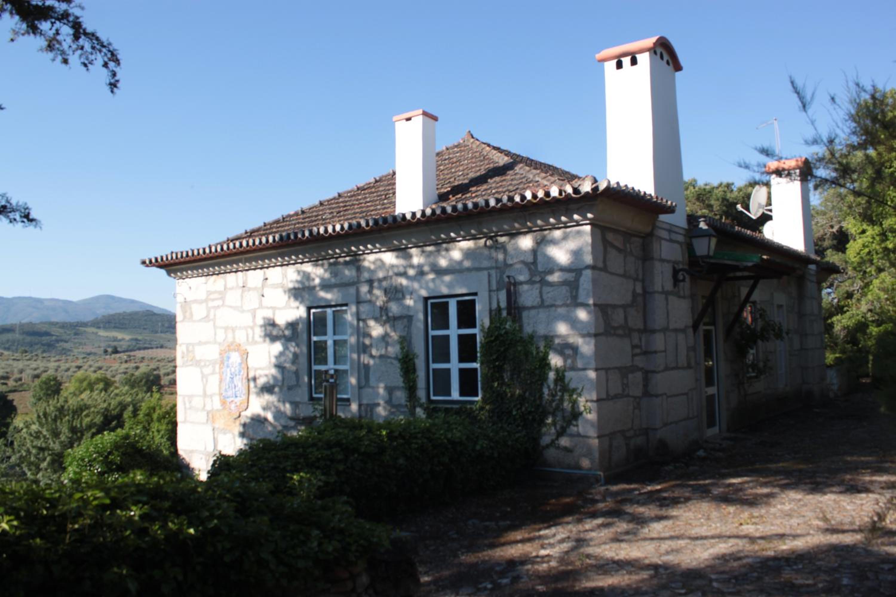 Five-Bedroom House photo 3