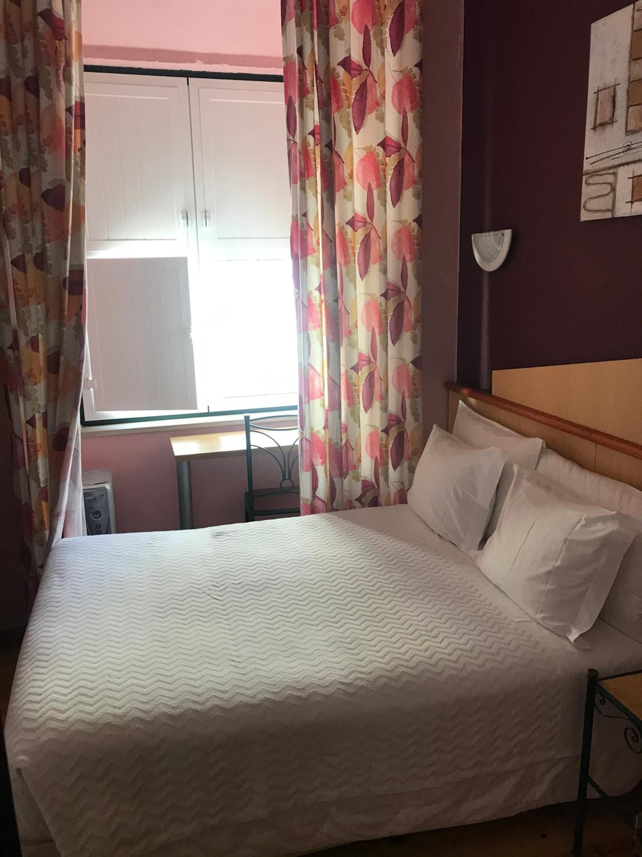 Single Room with Shared Bathroom