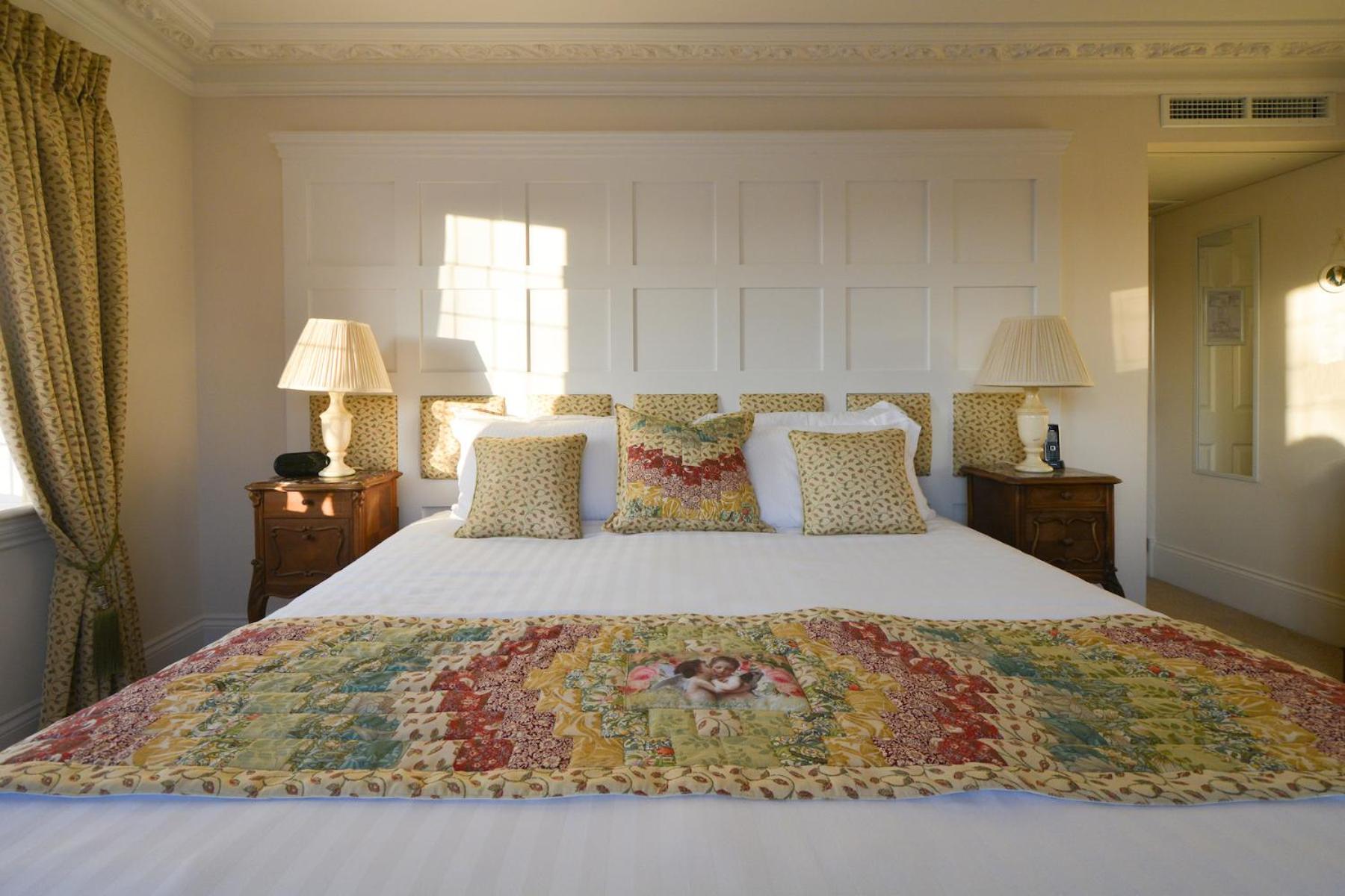 4 Charles Darwin Room