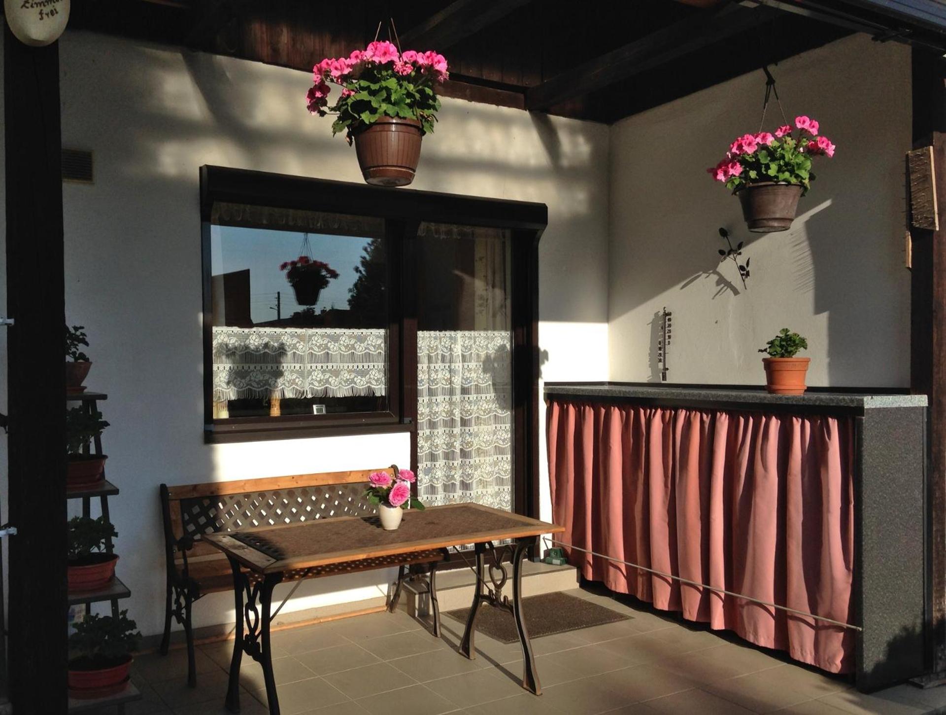 One-Bedroom Apartment with Garden View photo 2