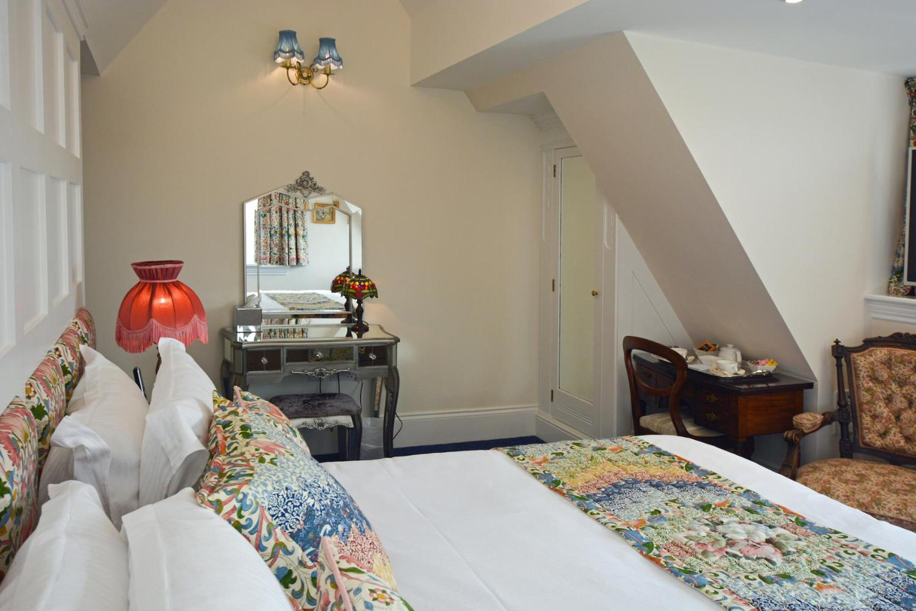 6 Lewis Carroll Room