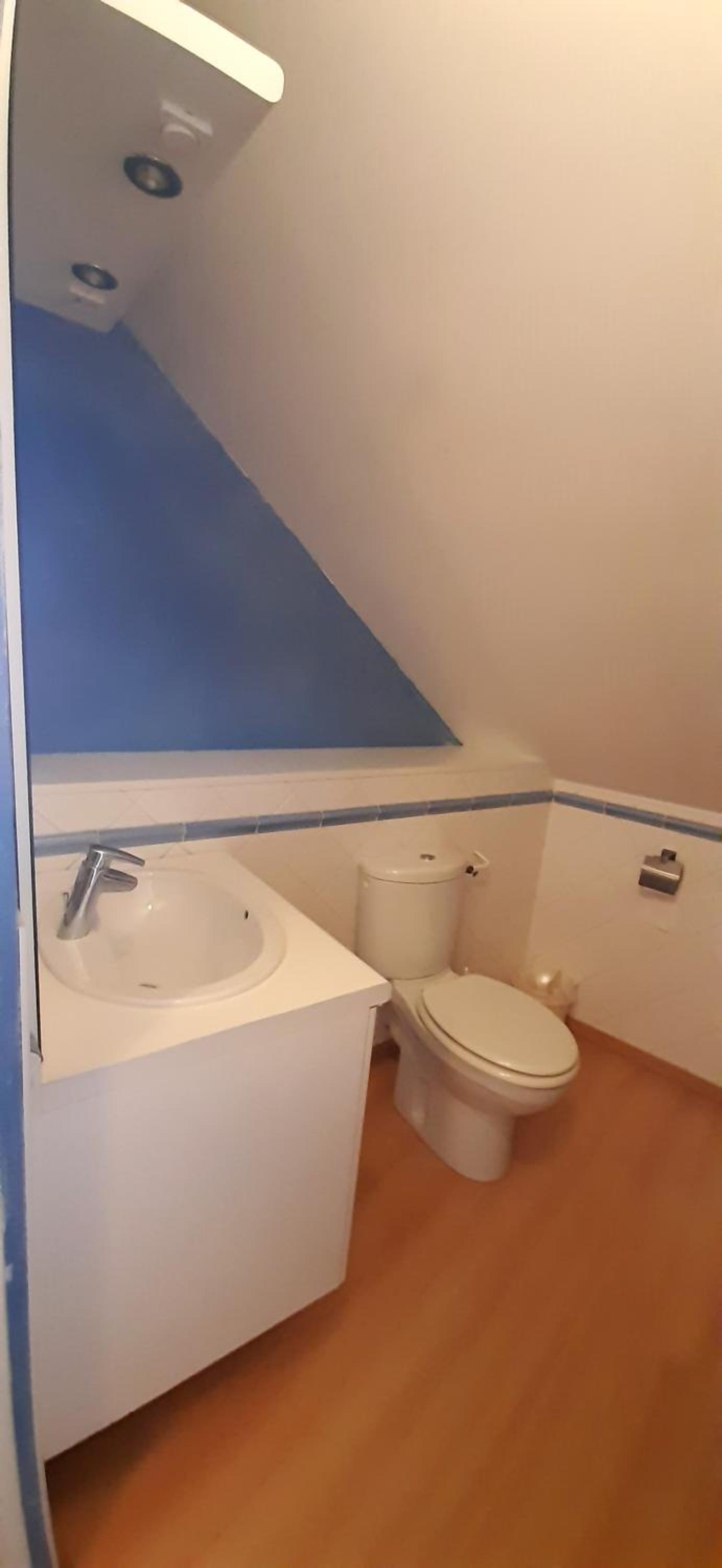 Quadruple Room with Private Bathroom - Photo 3