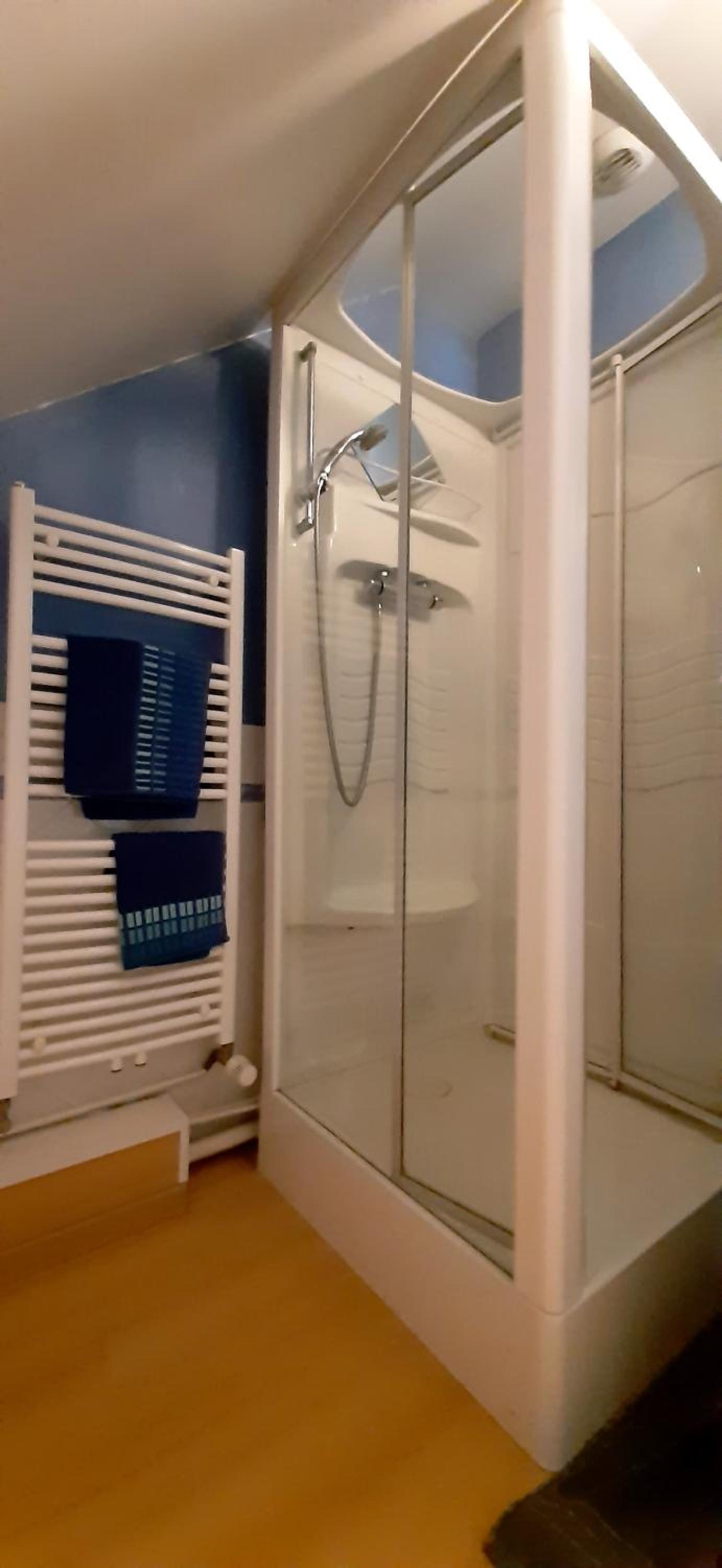 Quadruple Room with Private Bathroom - Photo 2