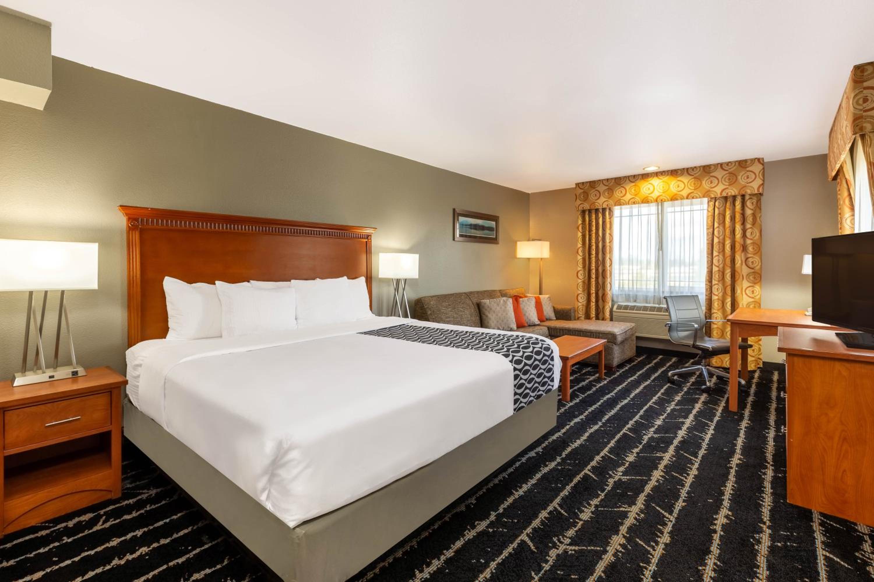Executive King Room - Non-Smoking - Photo 4