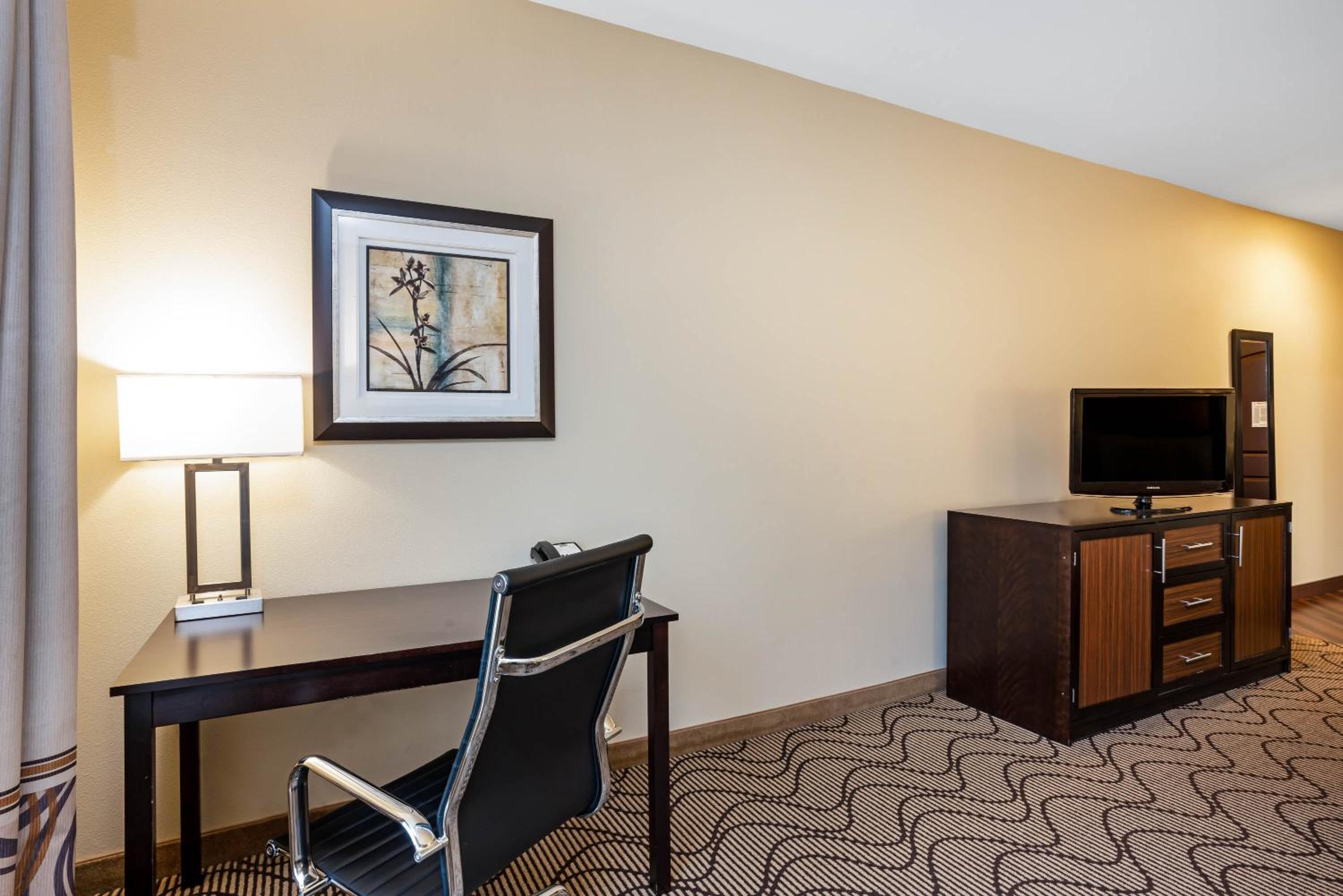 King Room - Non-Smoking - Photo 2