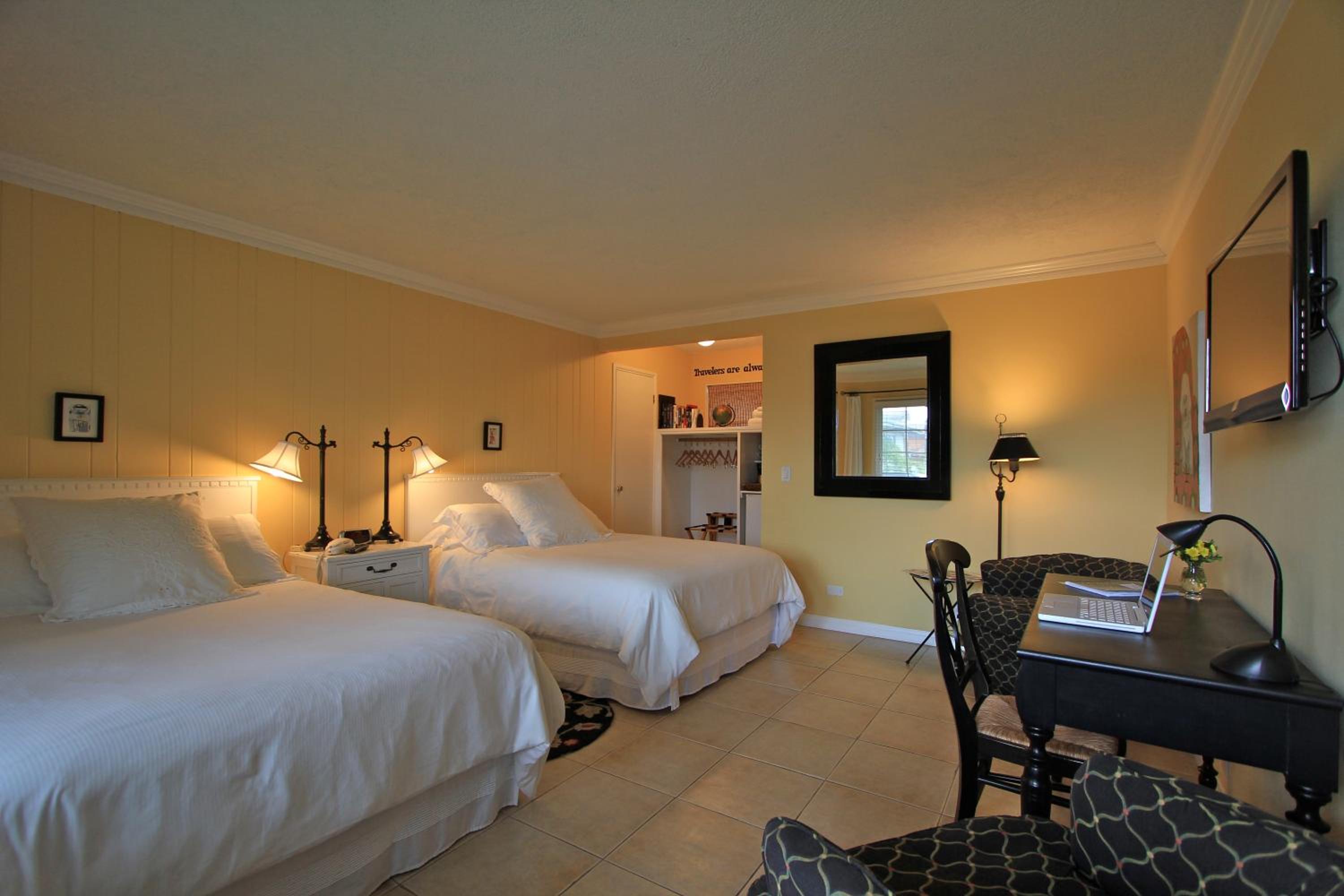 Double Room with Two Double Beds - Photo 1