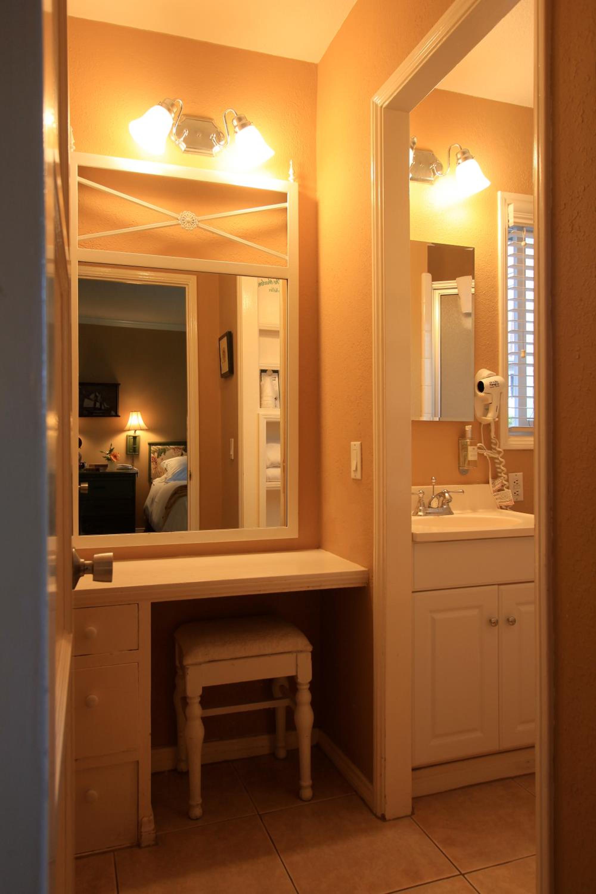 Double Room with Two Double Beds - Photo 7